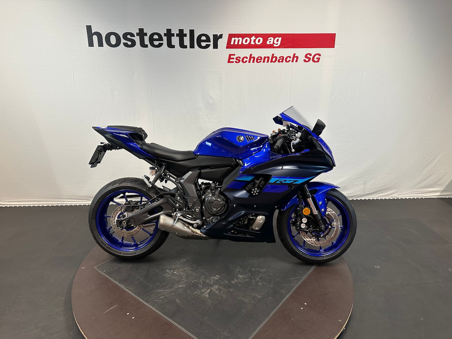 YAMAHA R7-showroom-element-1