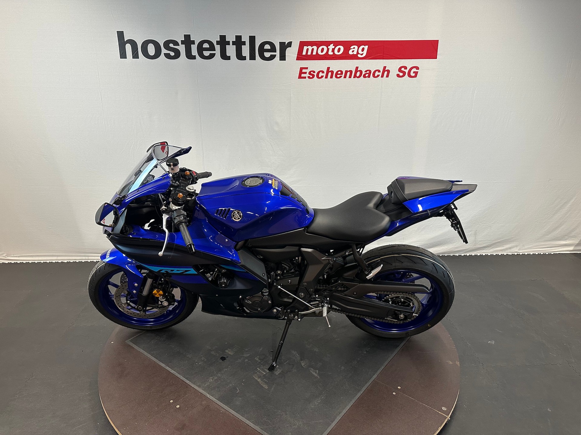 YAMAHA R7-showroom-element-3