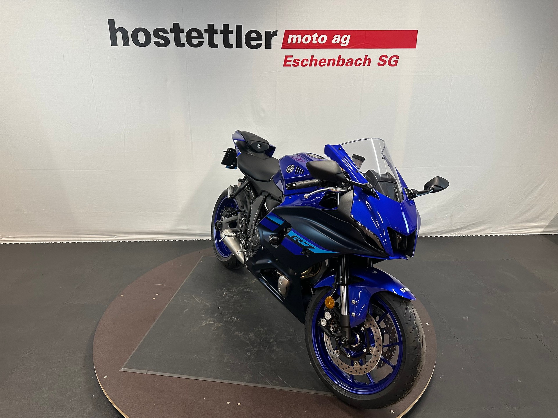 YAMAHA R7