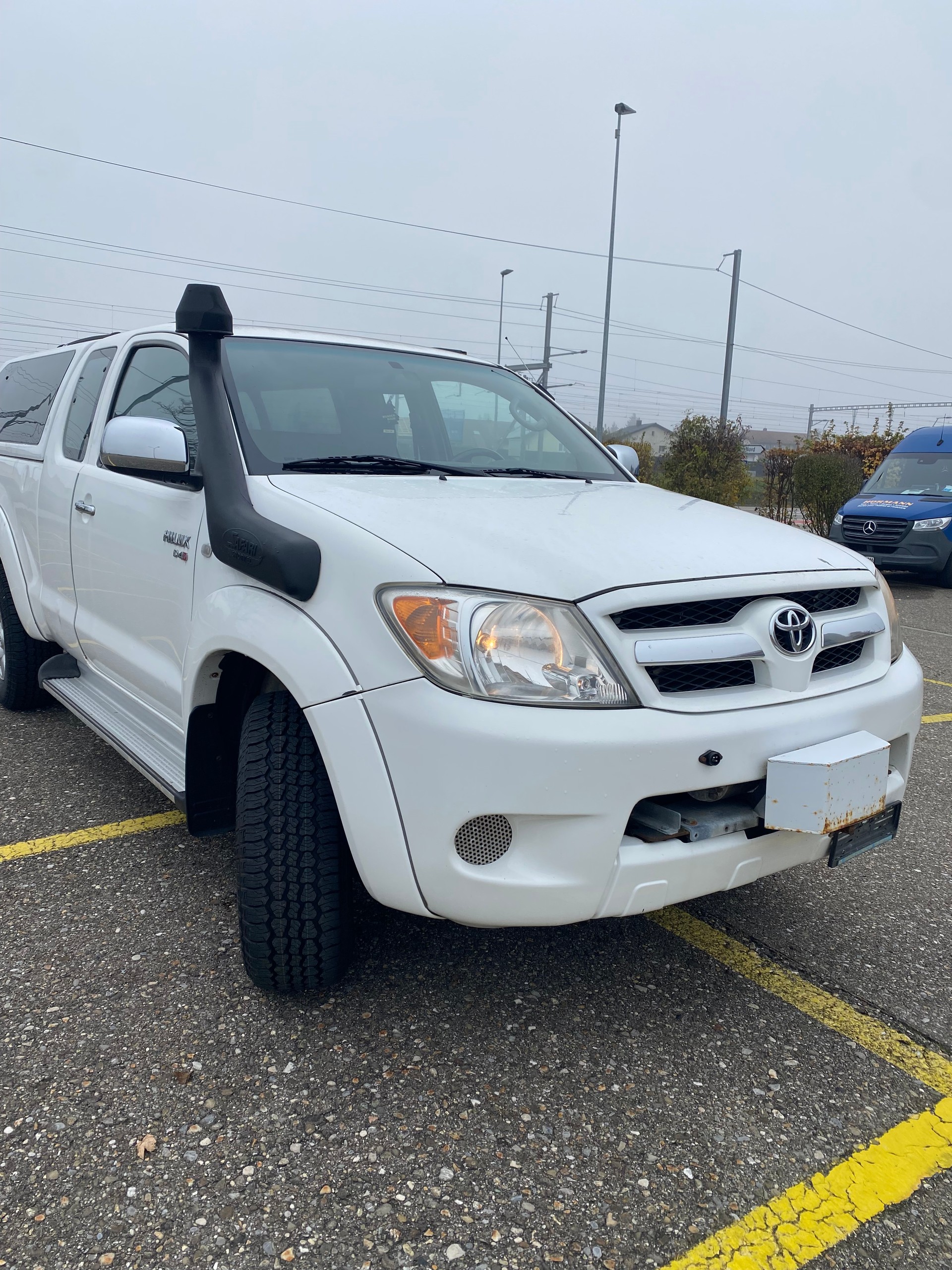 TOYOTA Hilux 4x4 ExtraCab LineaLuna-image-0