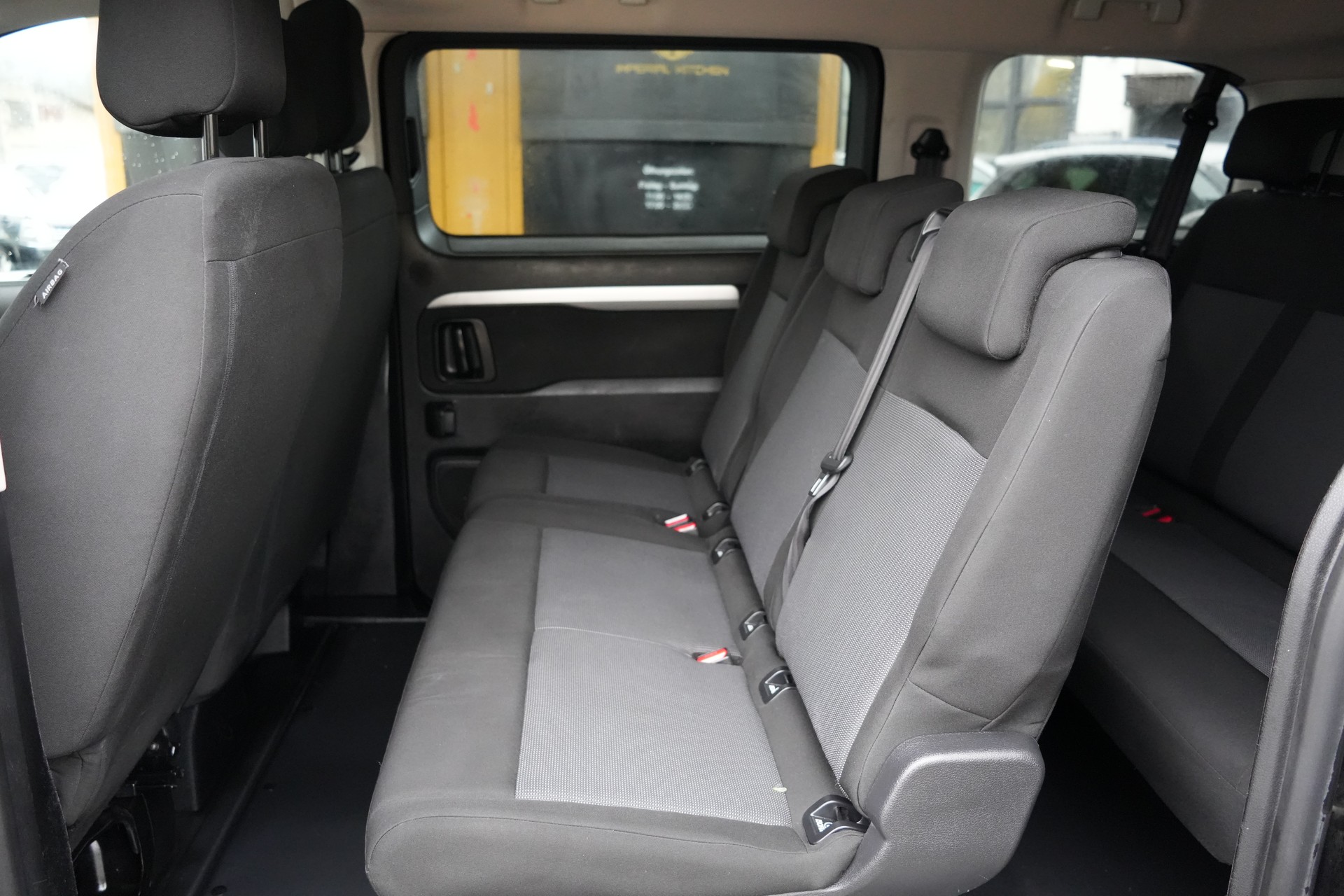 PEUGEOT Traveller 2.0 BlueHDi Business Standard-image-8
