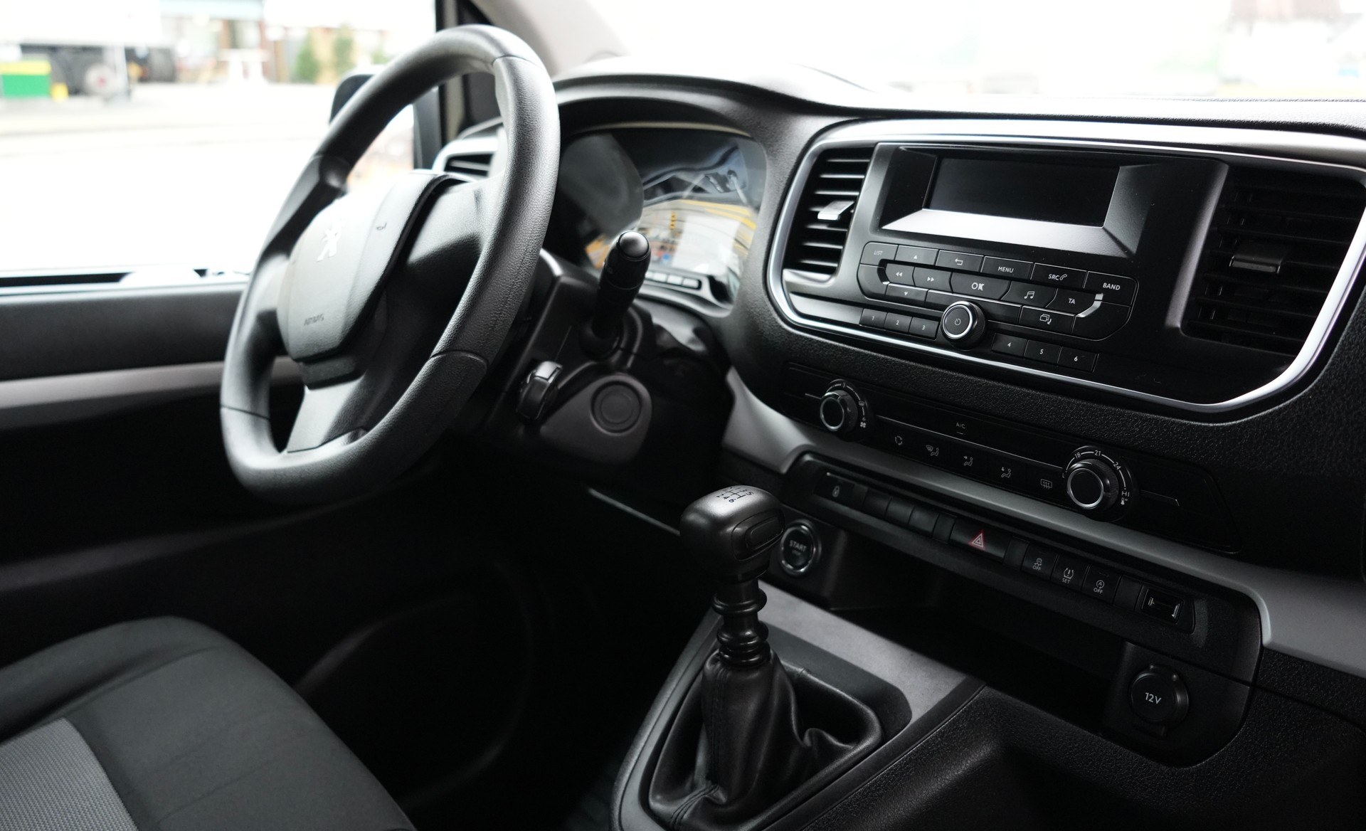 PEUGEOT Traveller 2.0 BlueHDi Business Standard-image-11