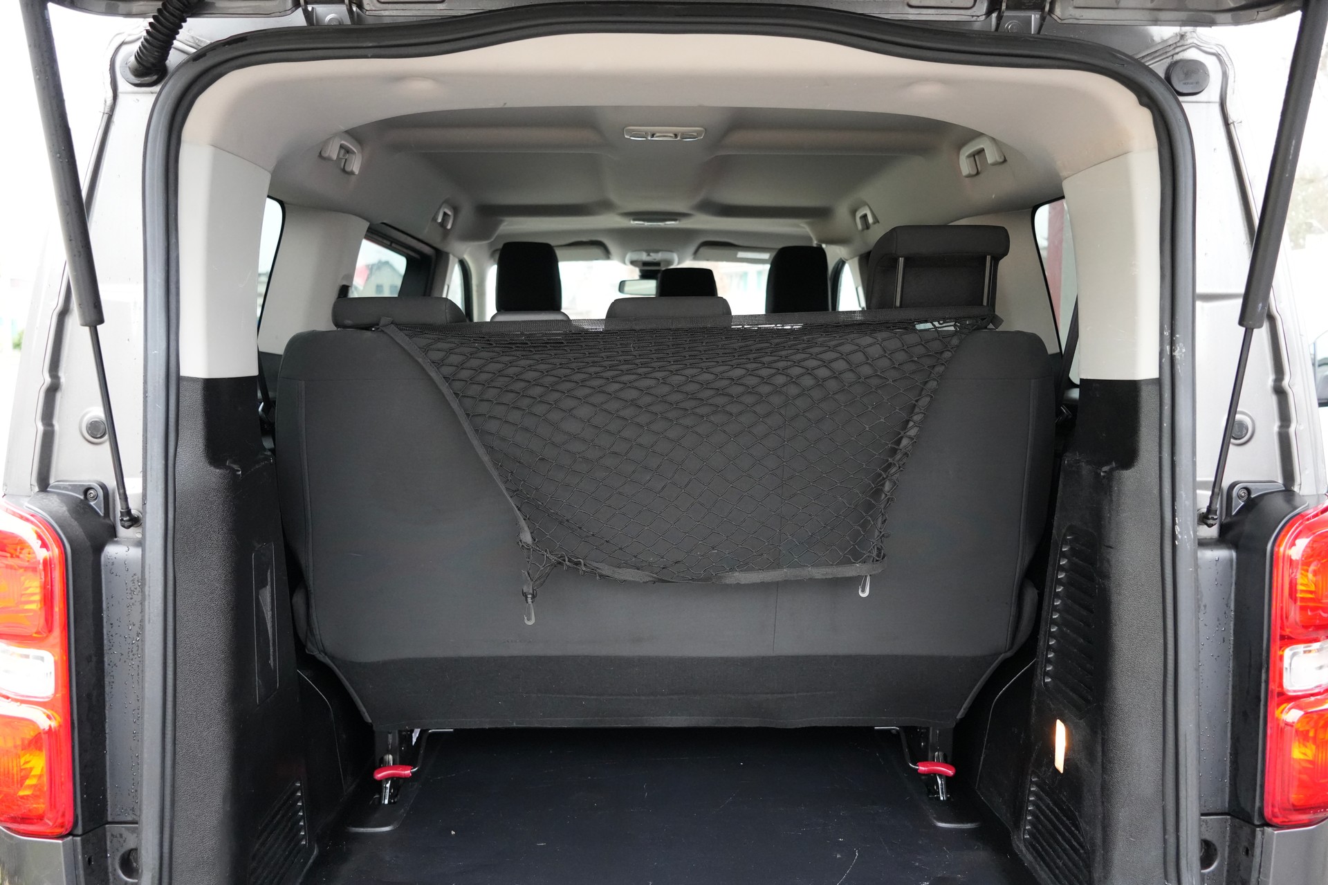 PEUGEOT Traveller 2.0 BlueHDi Business Standard-image-12