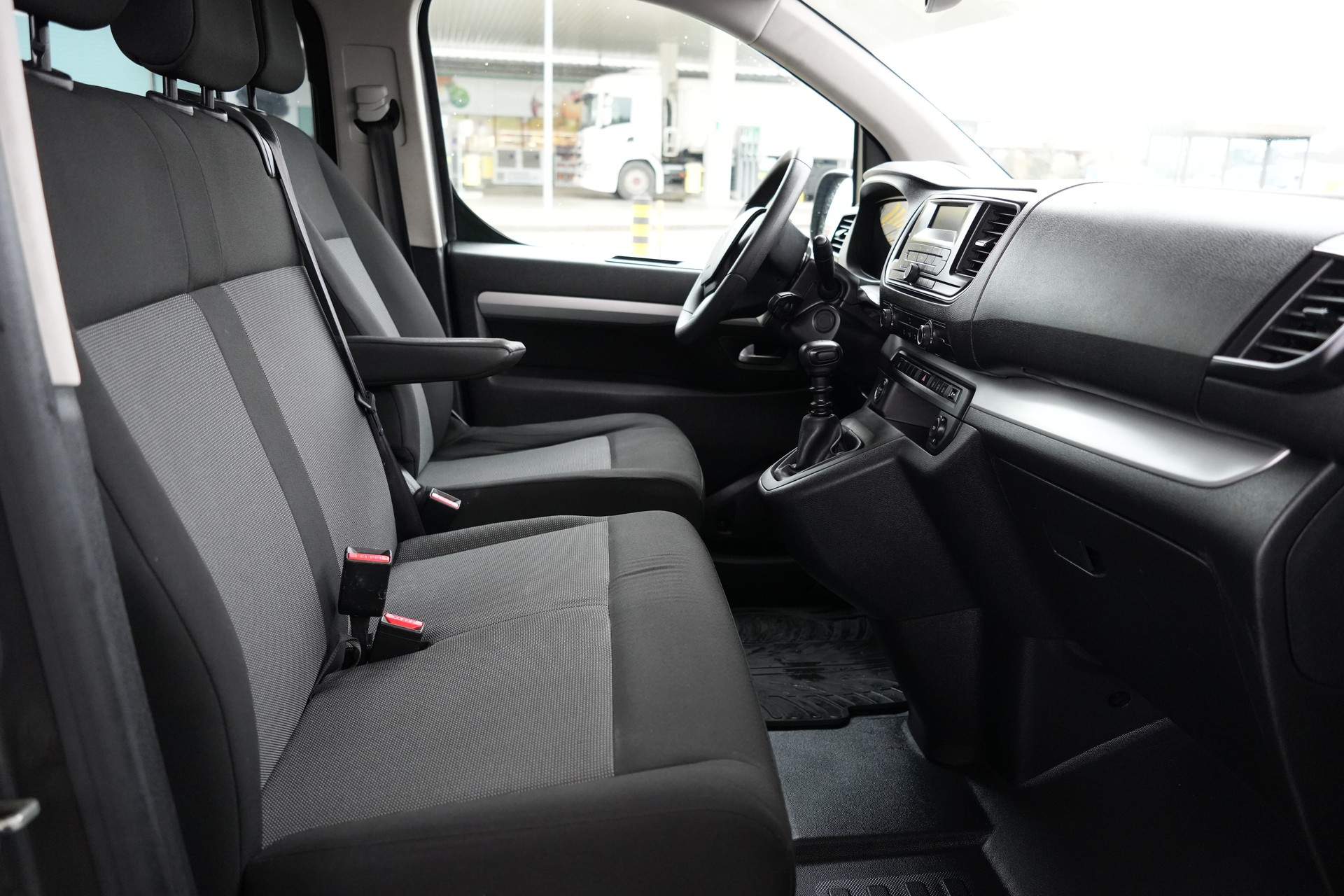 PEUGEOT Traveller 2.0 BlueHDi Business Standard-image-10