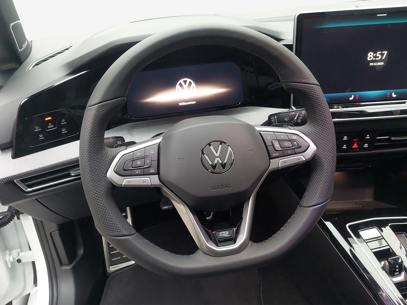 VW Golf 1.5 e TSI mHEV R-Line DSG-image-9