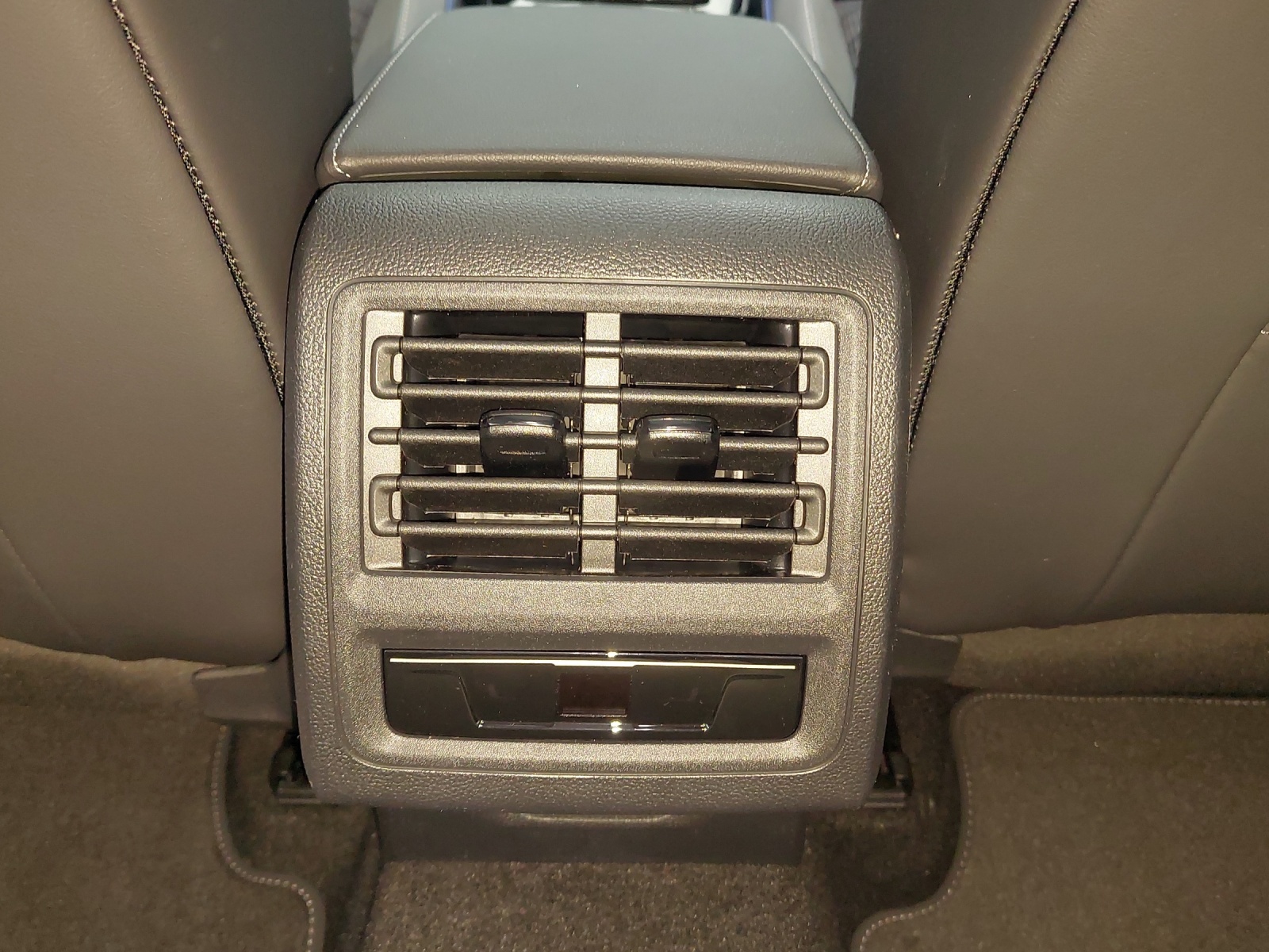 VW Golf 1.5 e TSI mHEV R-Line DSG-image-10