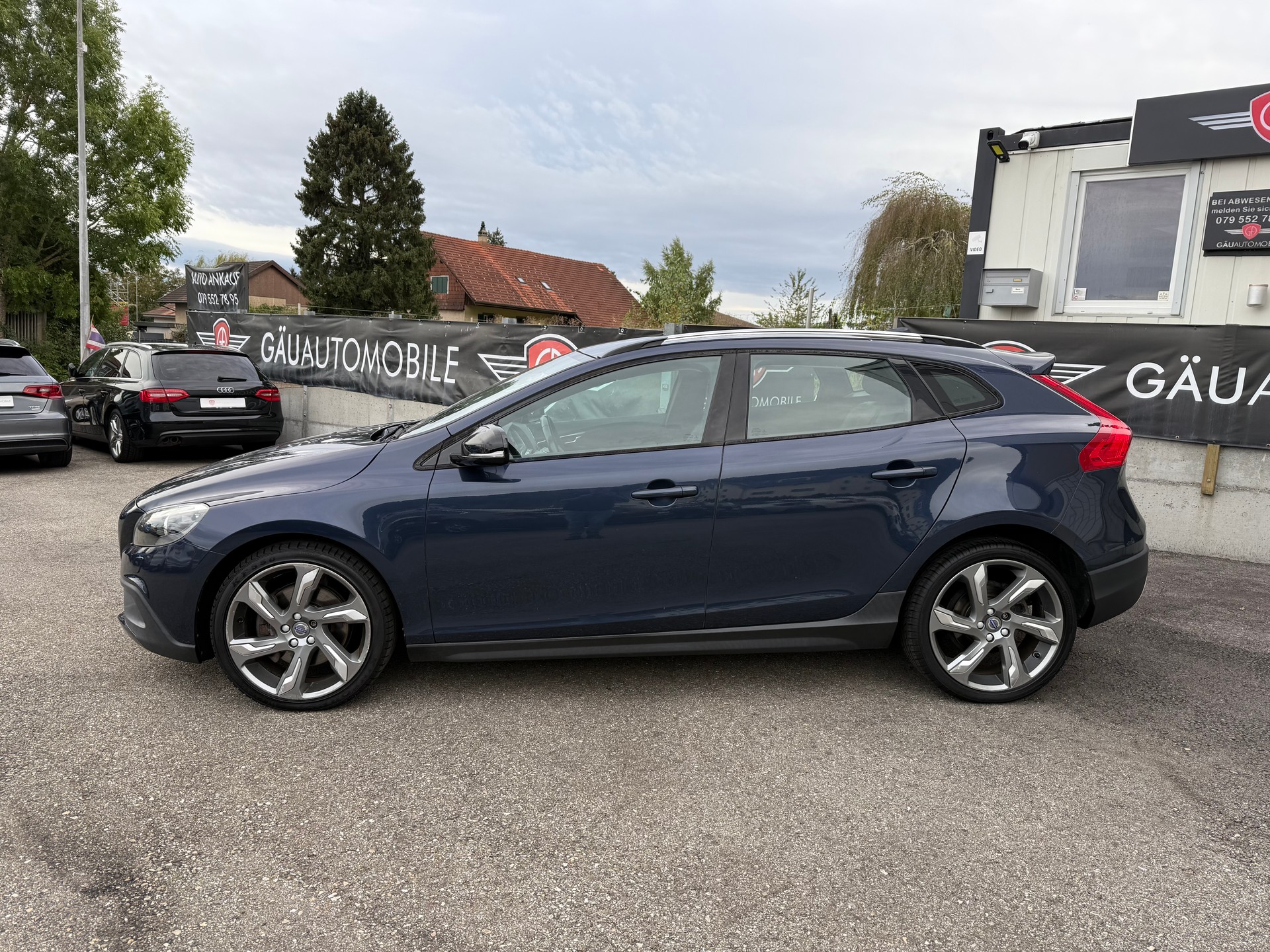 VOLVO V40 Cross Country D4 Momentum Geartronic-image-6