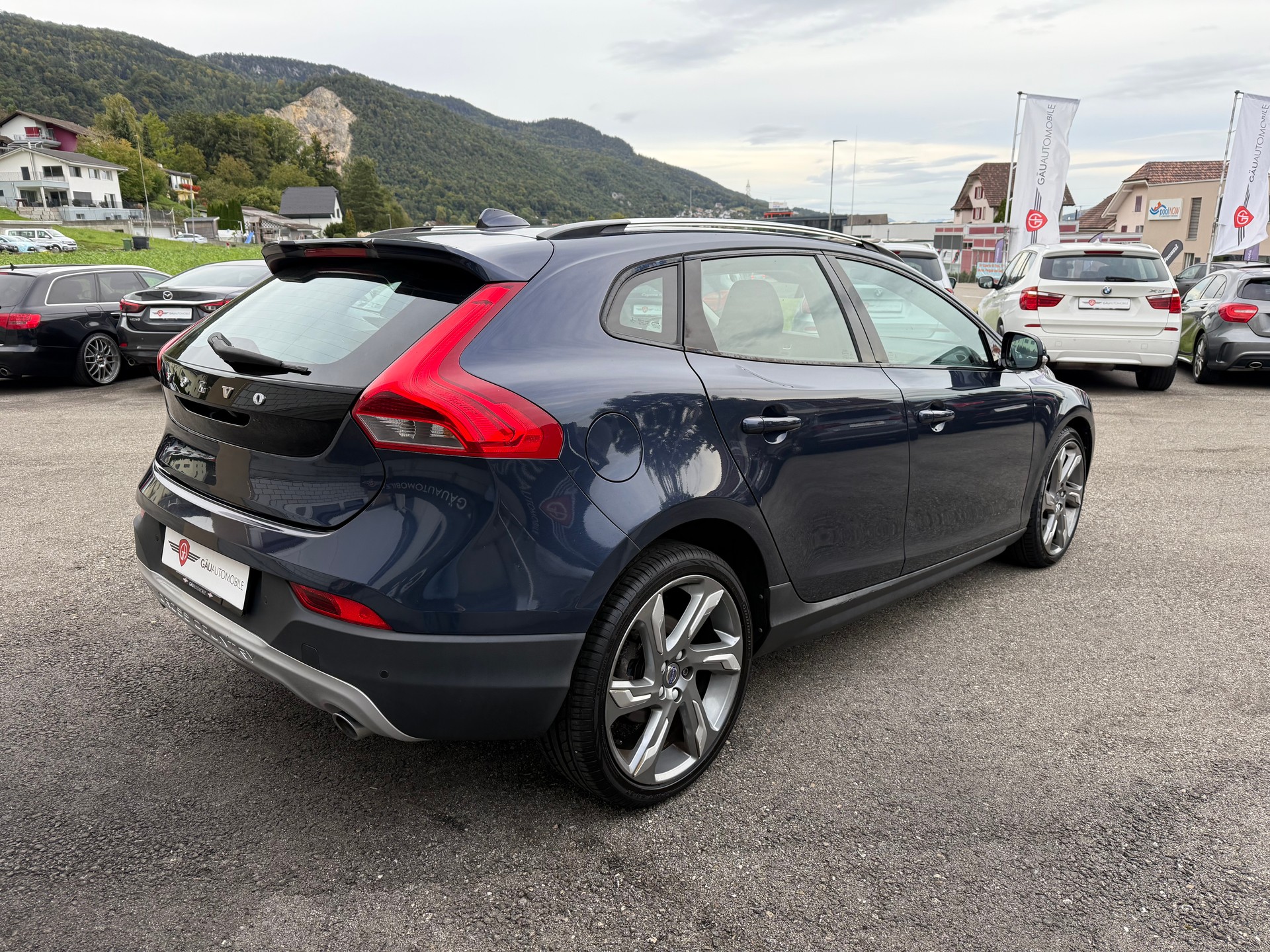 VOLVO V40 Cross Country D4 Momentum Geartronic-image-5