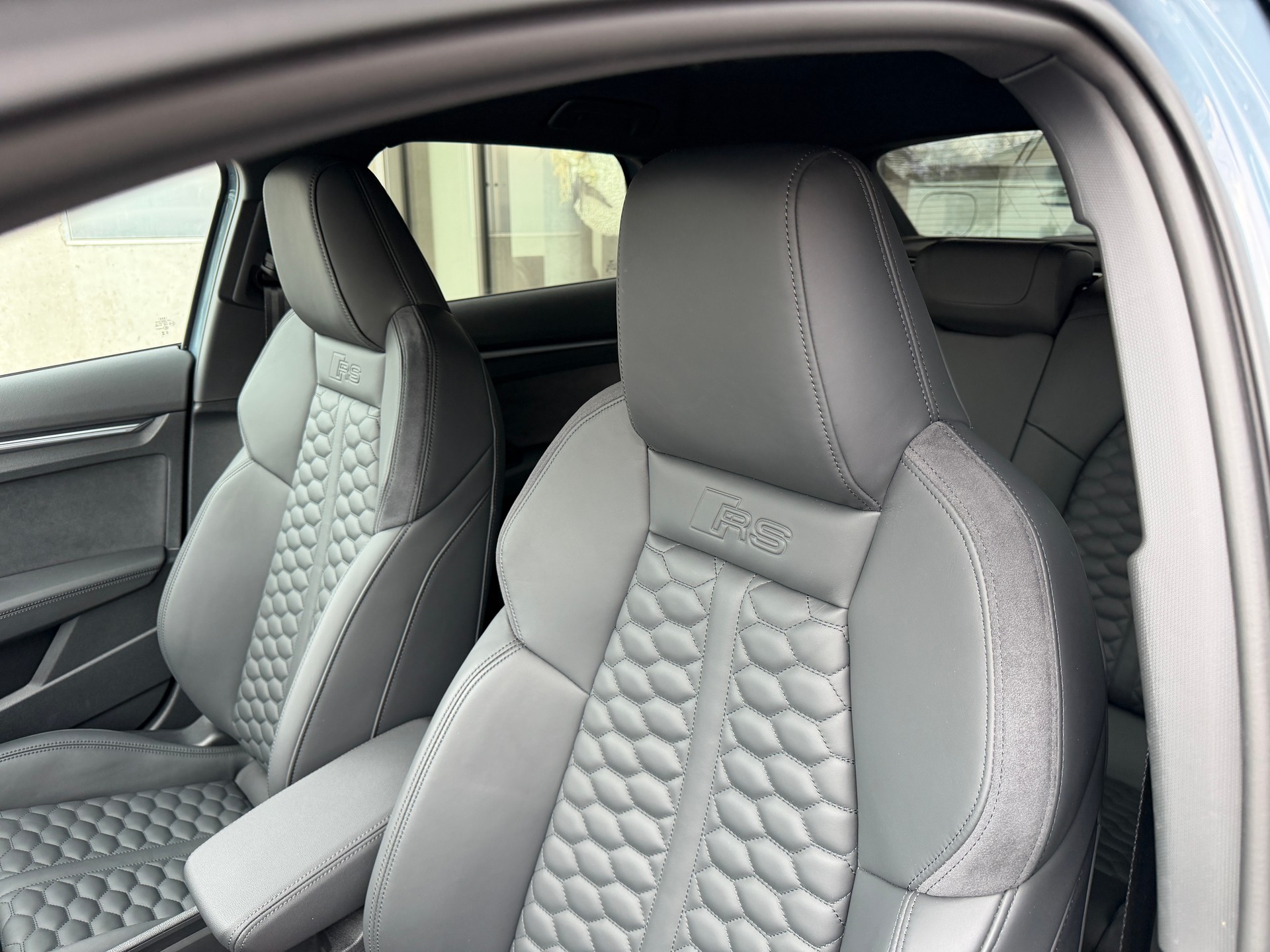 AUDI RS3 Sportback 2.5 TSI quattro S-tronic-image-9
