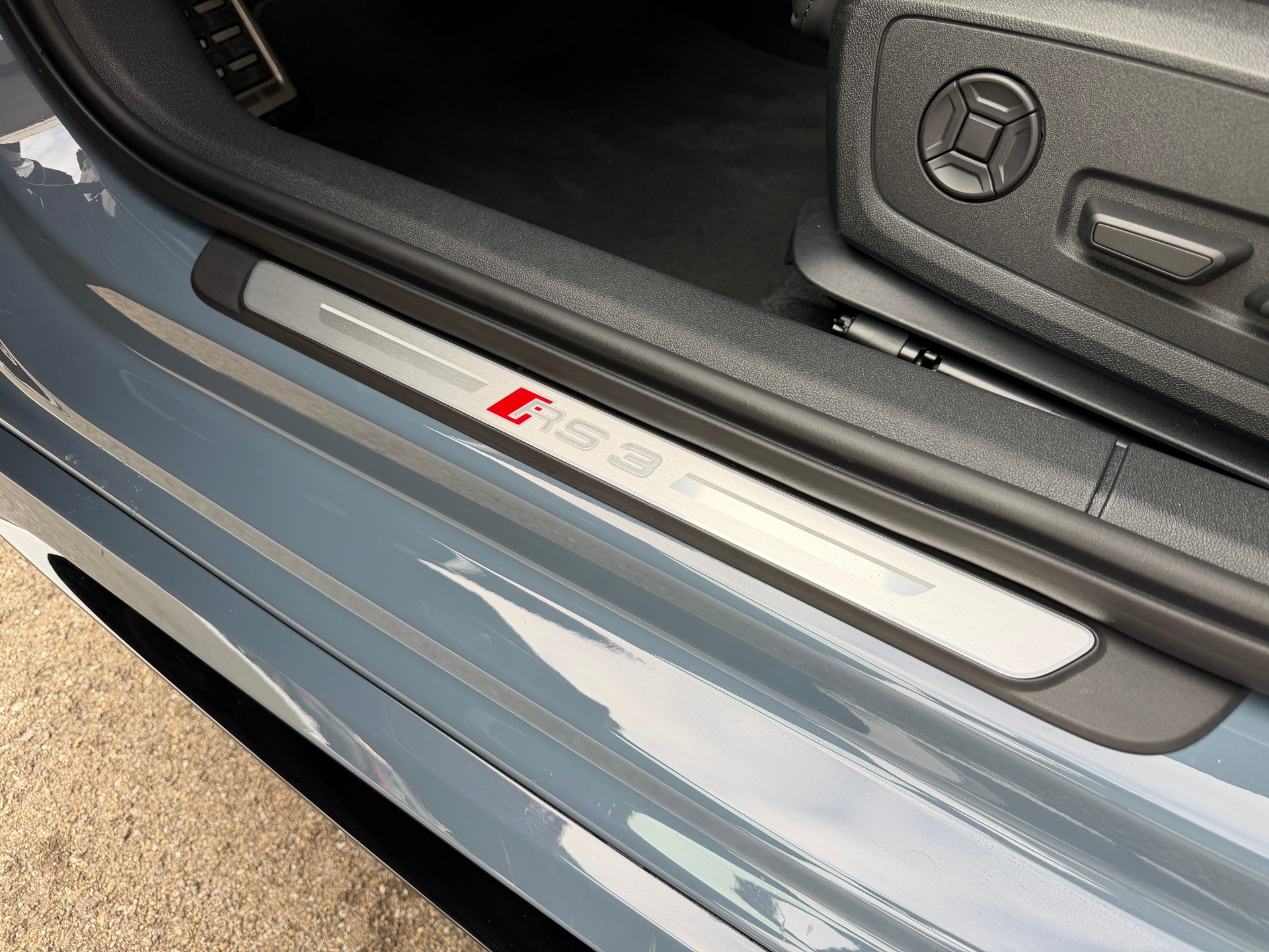 AUDI RS3 Sportback 2.5 TSI quattro S-tronic-image-18