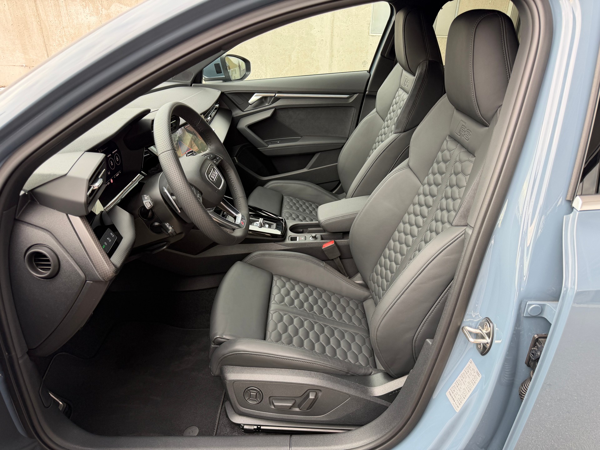AUDI RS3 Sportback 2.5 TSI quattro S-tronic-image-8
