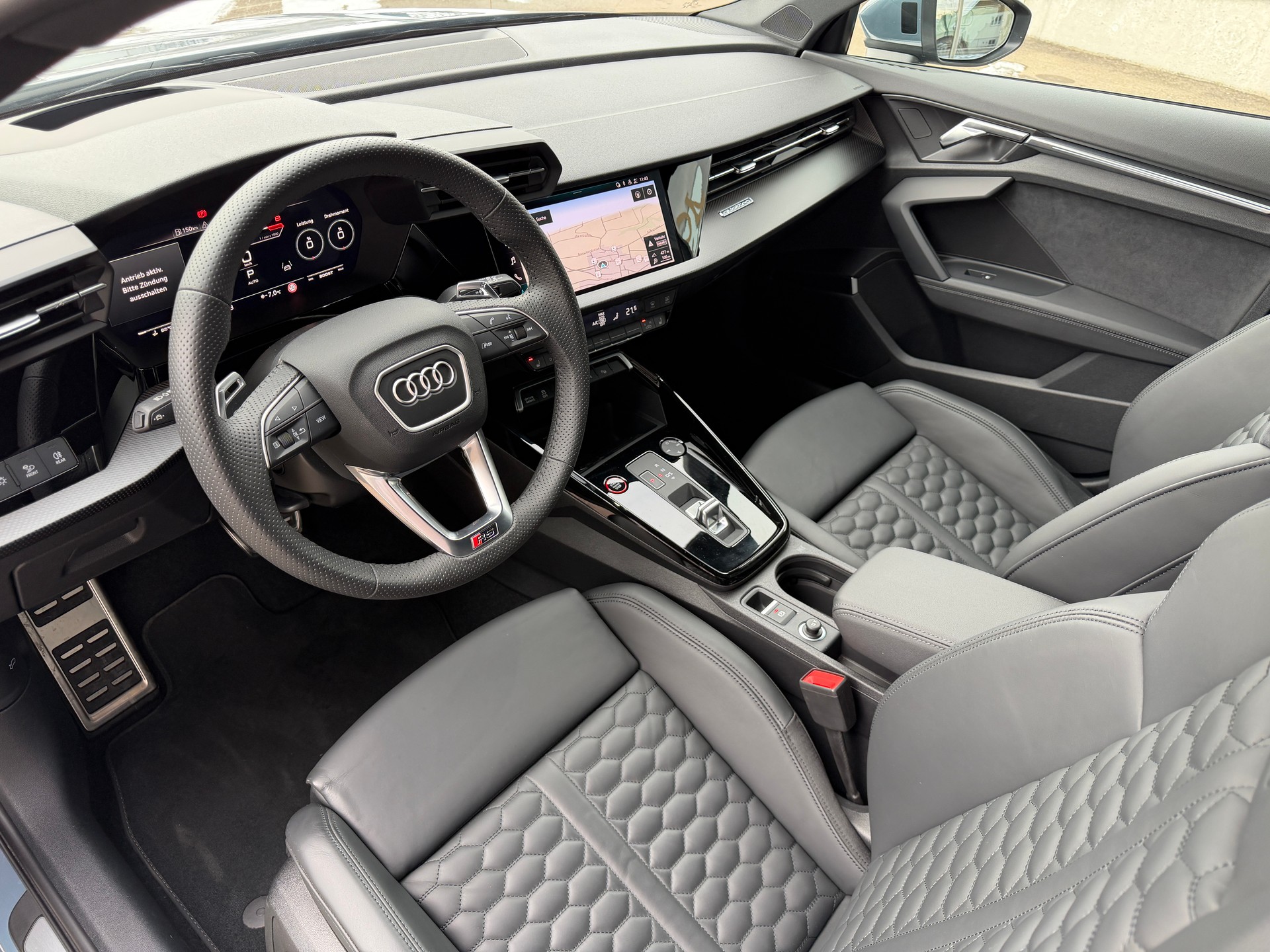 AUDI RS3 Sportback 2.5 TSI quattro S-tronic-image-13