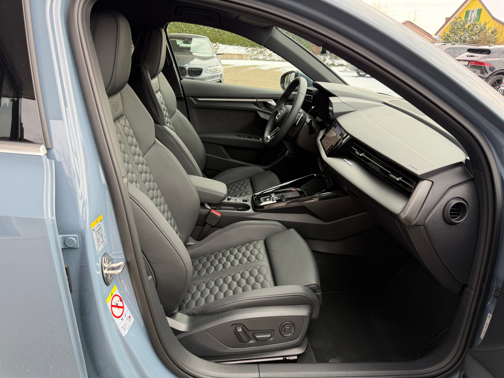 AUDI RS3 Sportback 2.5 TSI quattro S-tronic-image-18