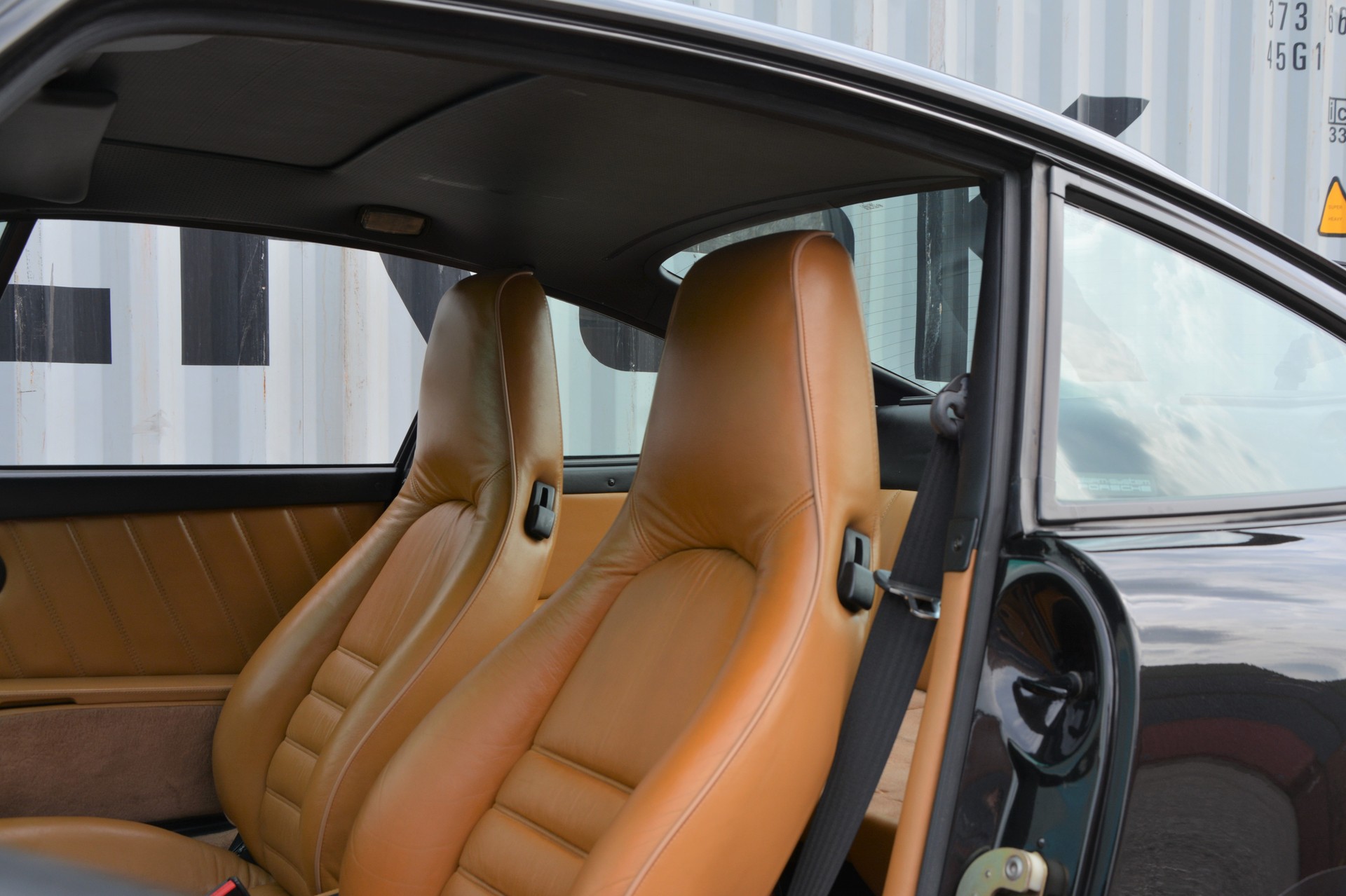 PORSCHE 911 Coupé 3.6 Turbo-image-16