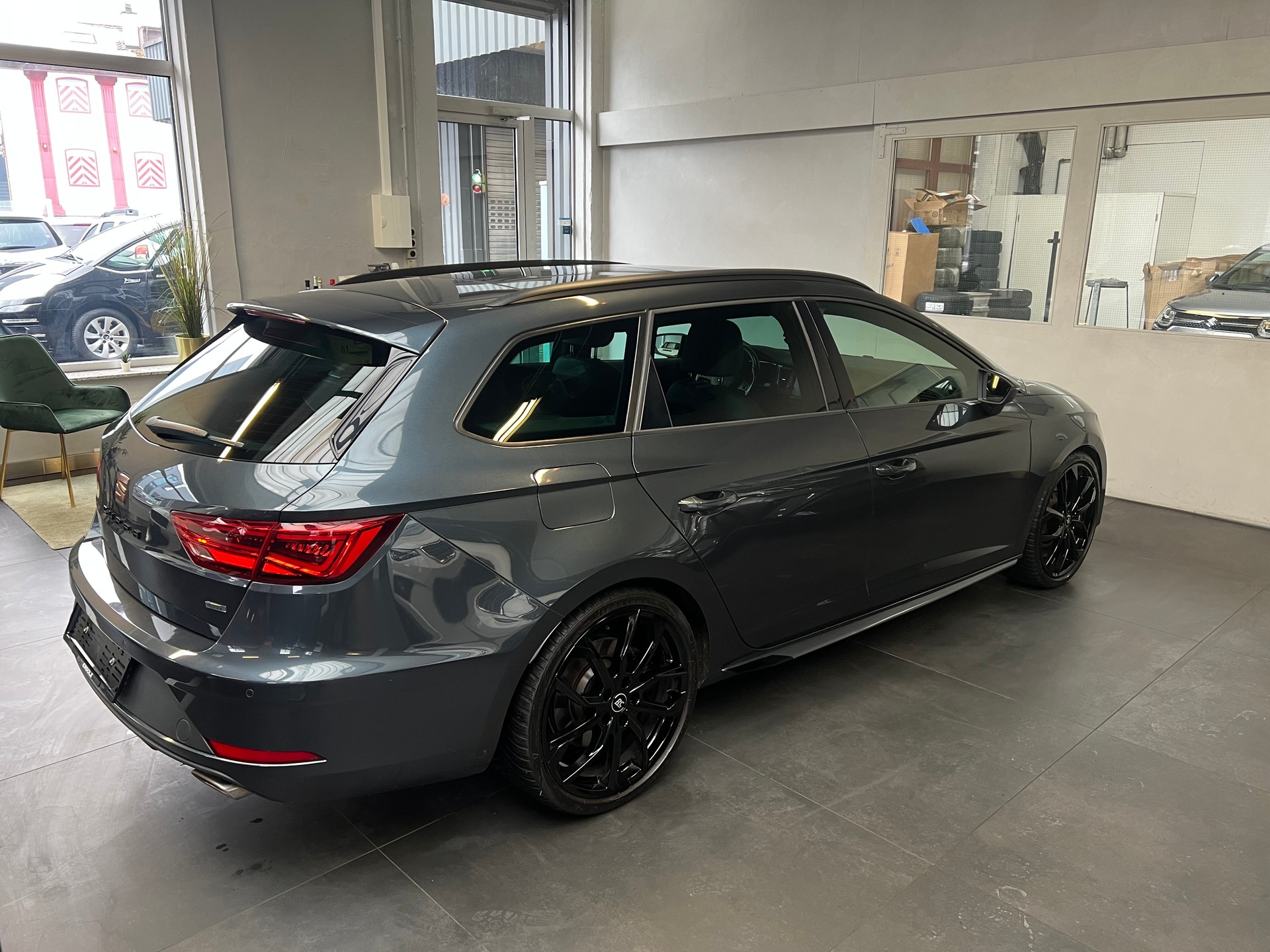 SEAT Leon ST 2.0 Eco TSI Swiss Cupra 4Drive DSG-image-3
