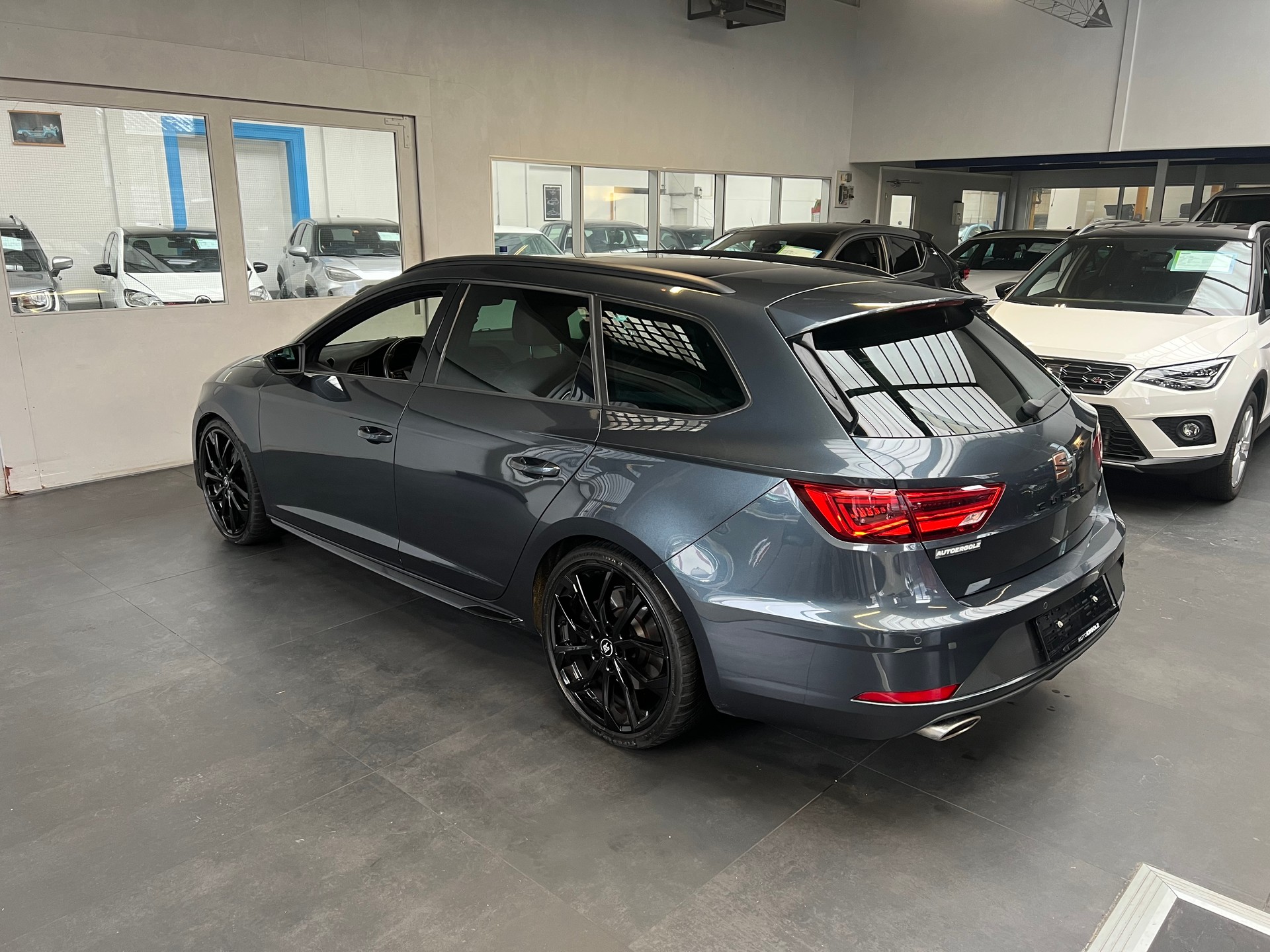 SEAT Leon ST 2.0 Eco TSI Swiss Cupra 4Drive DSG-image-1