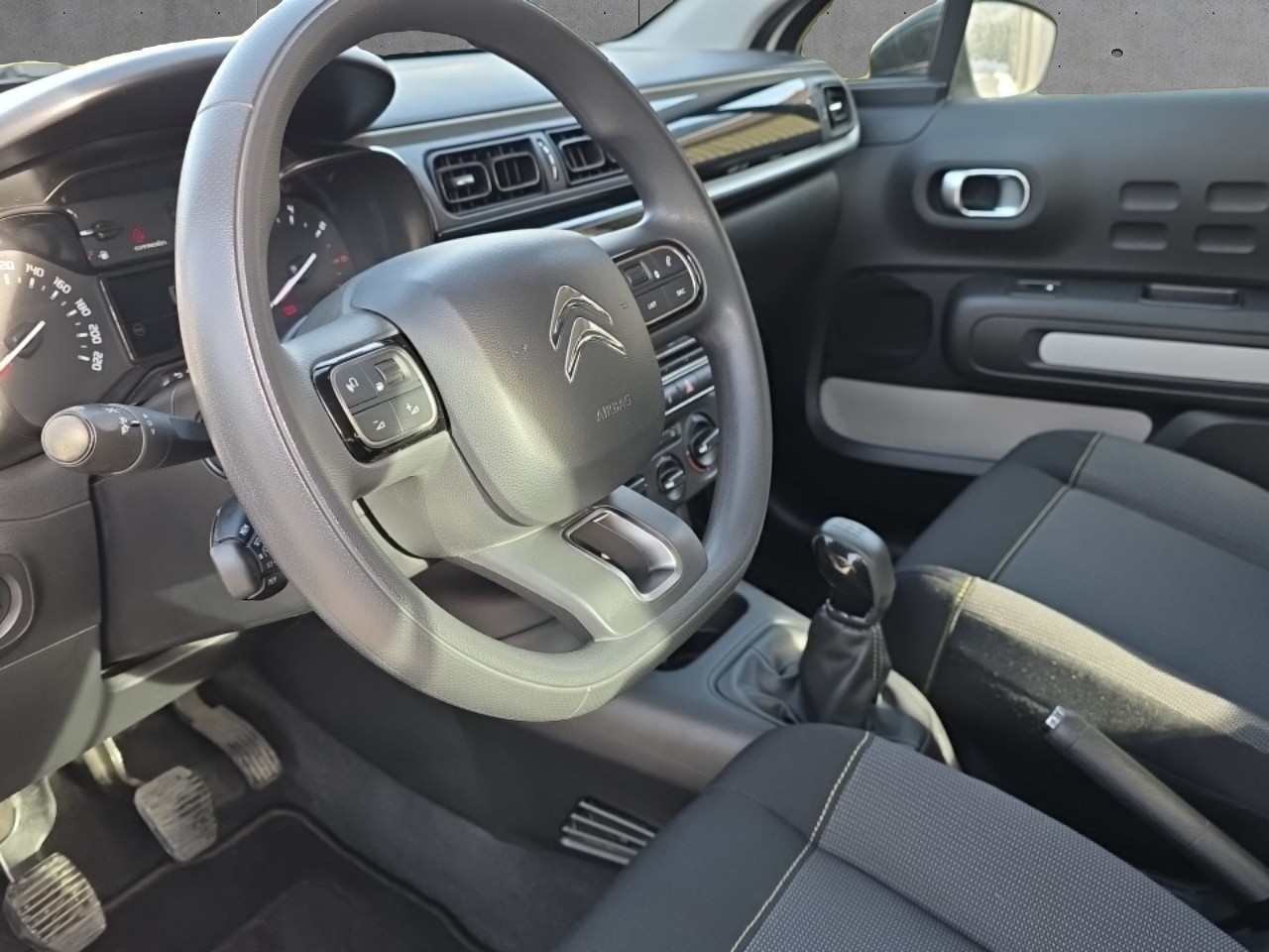 CITROEN C3 1.2i PureTech Feel-image-2