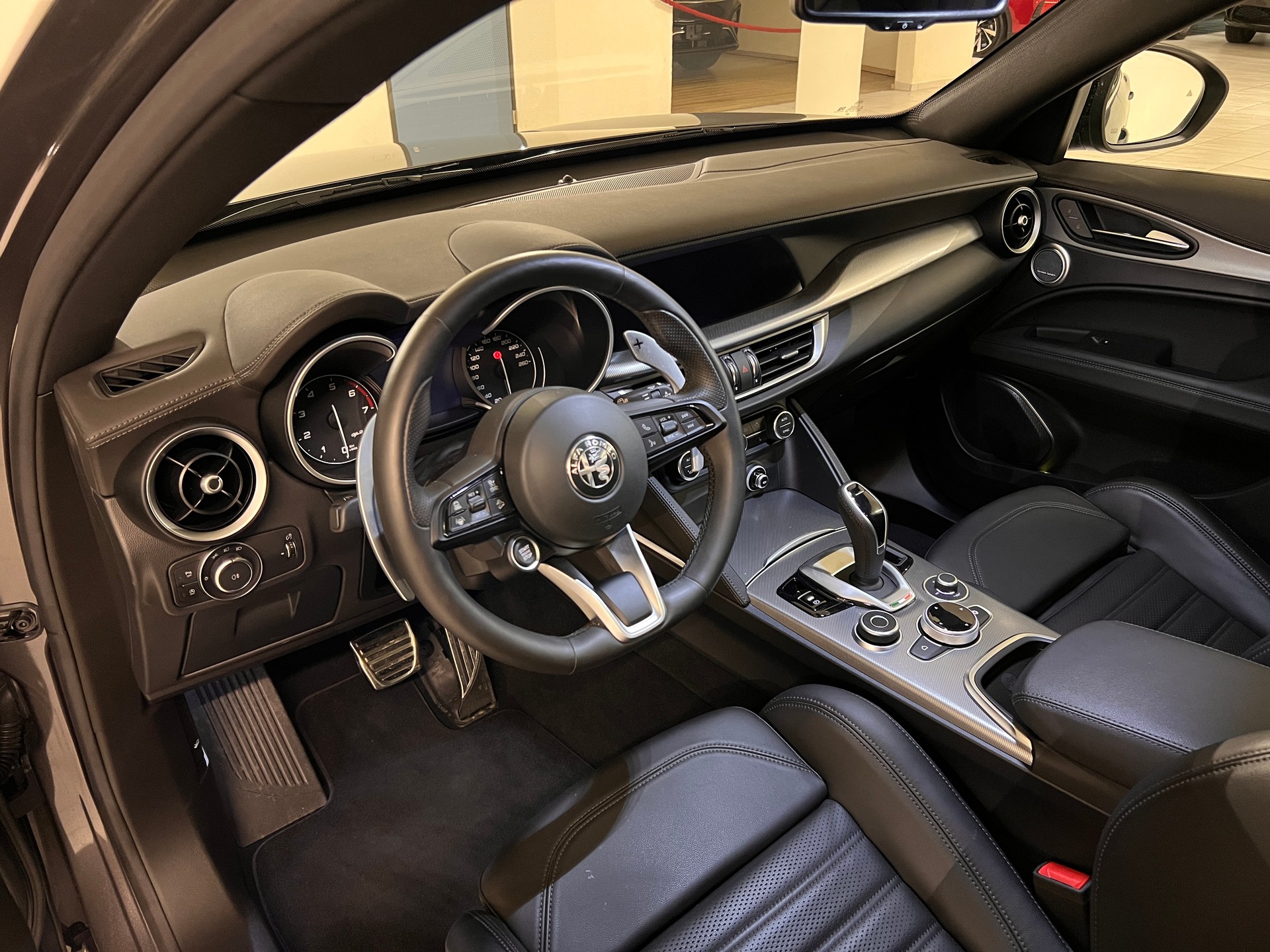 ALFA ROMEO Stelvio 2.0 Veloce Premium Sky Q4-image-9
