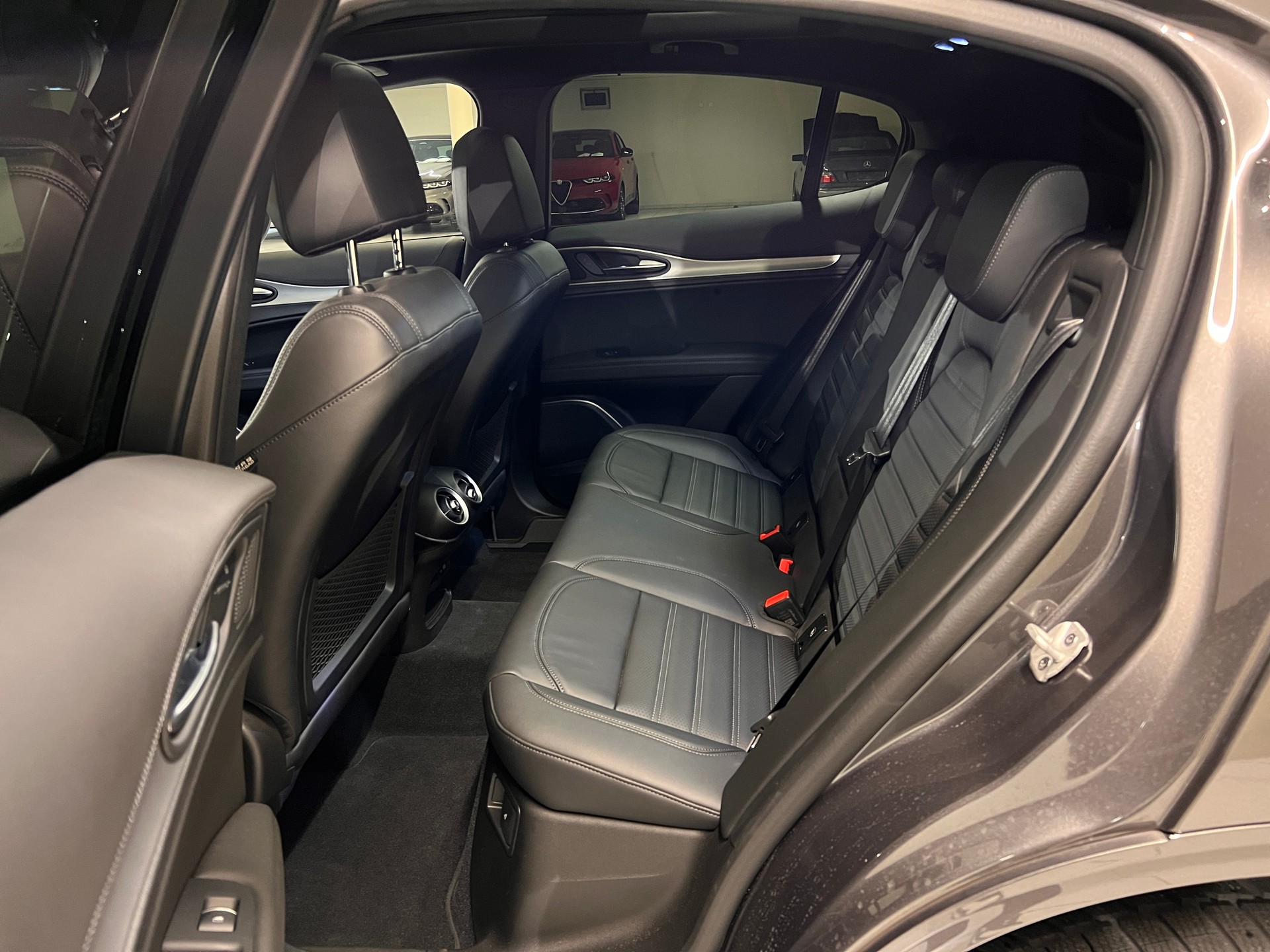 ALFA ROMEO Stelvio 2.0 Veloce Premium Sky Q4-image-7