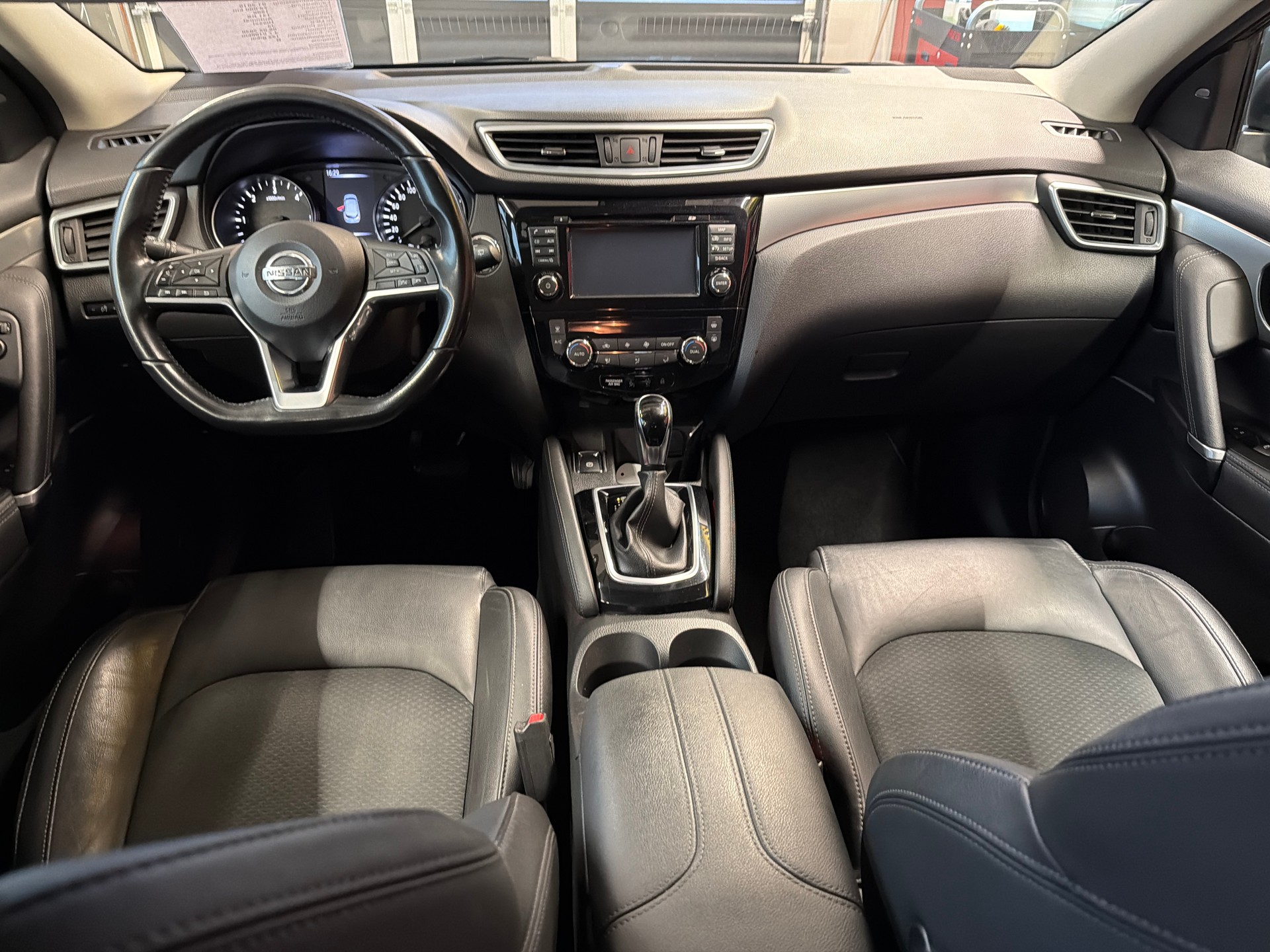 NISSAN Qashqai 1.6 dCi tekna Xtronic CVT-image-9