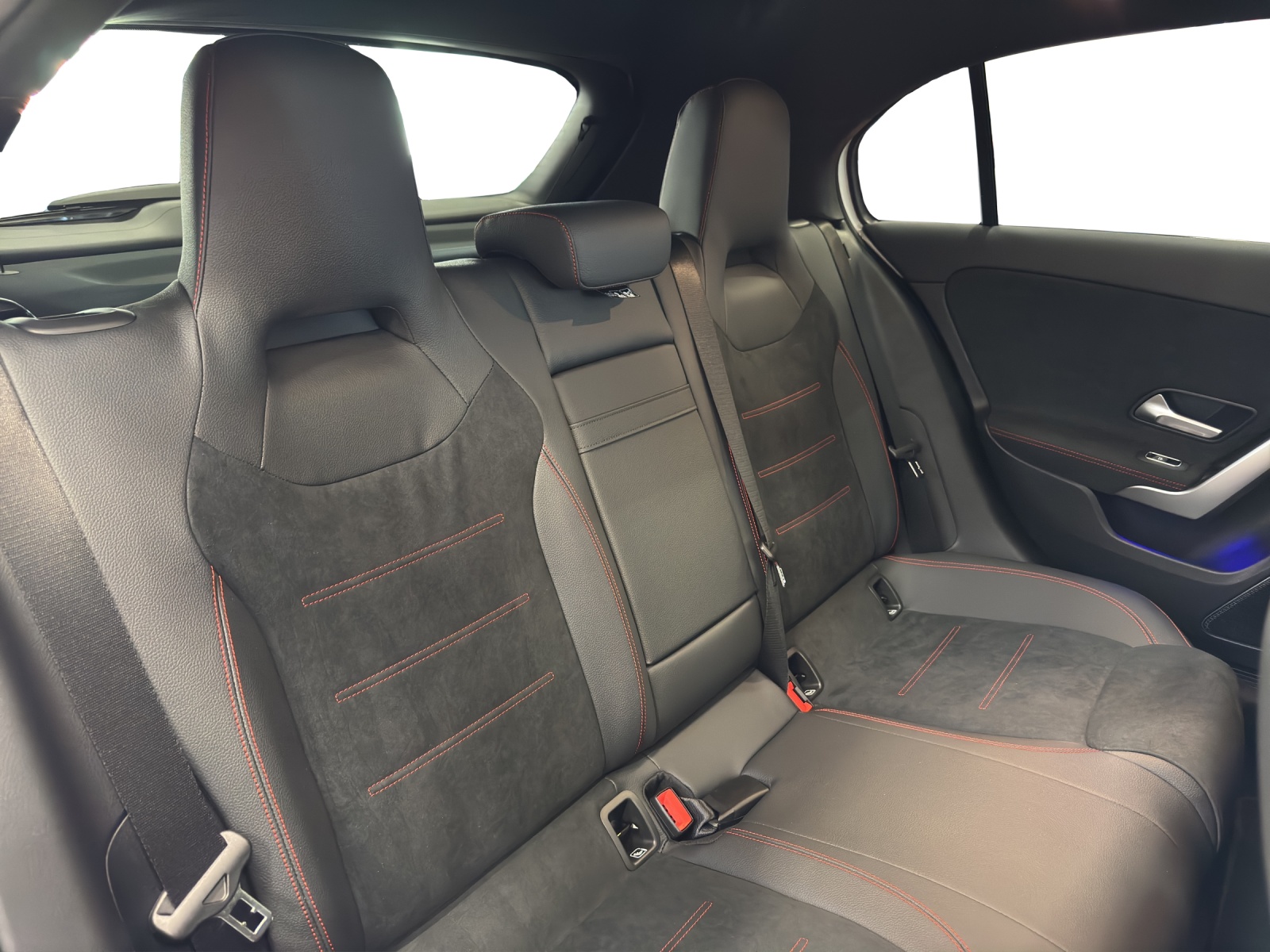 MERCEDES-BENZ A 220 4Matic 8G-DCT-image-18