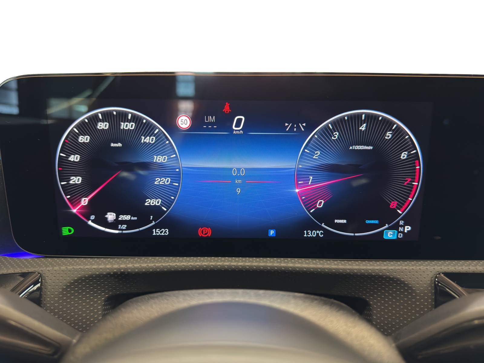 MERCEDES-BENZ A 220 4Matic 8G-DCT-image-11