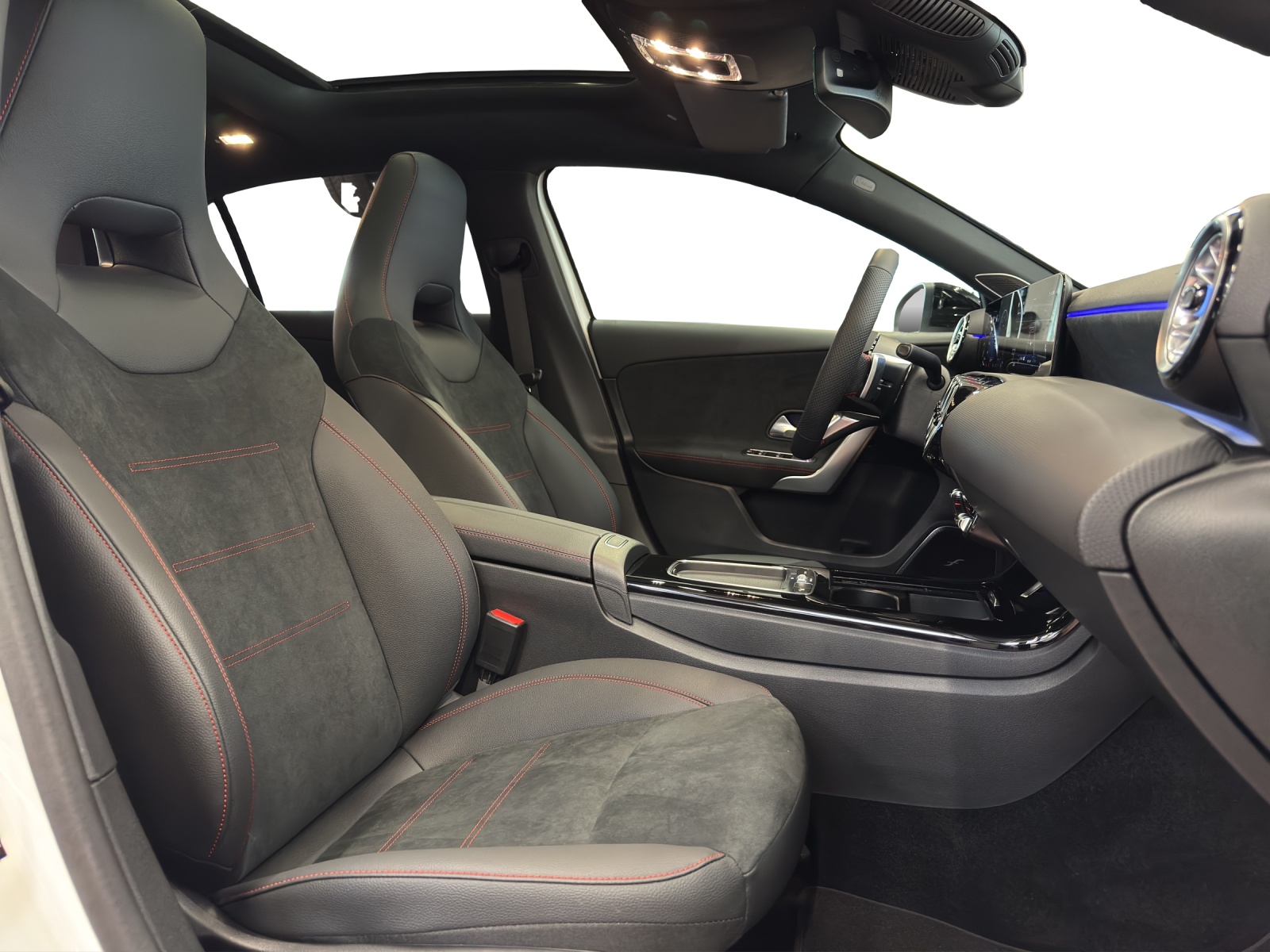 MERCEDES-BENZ A 220 4Matic 8G-DCT-image-16