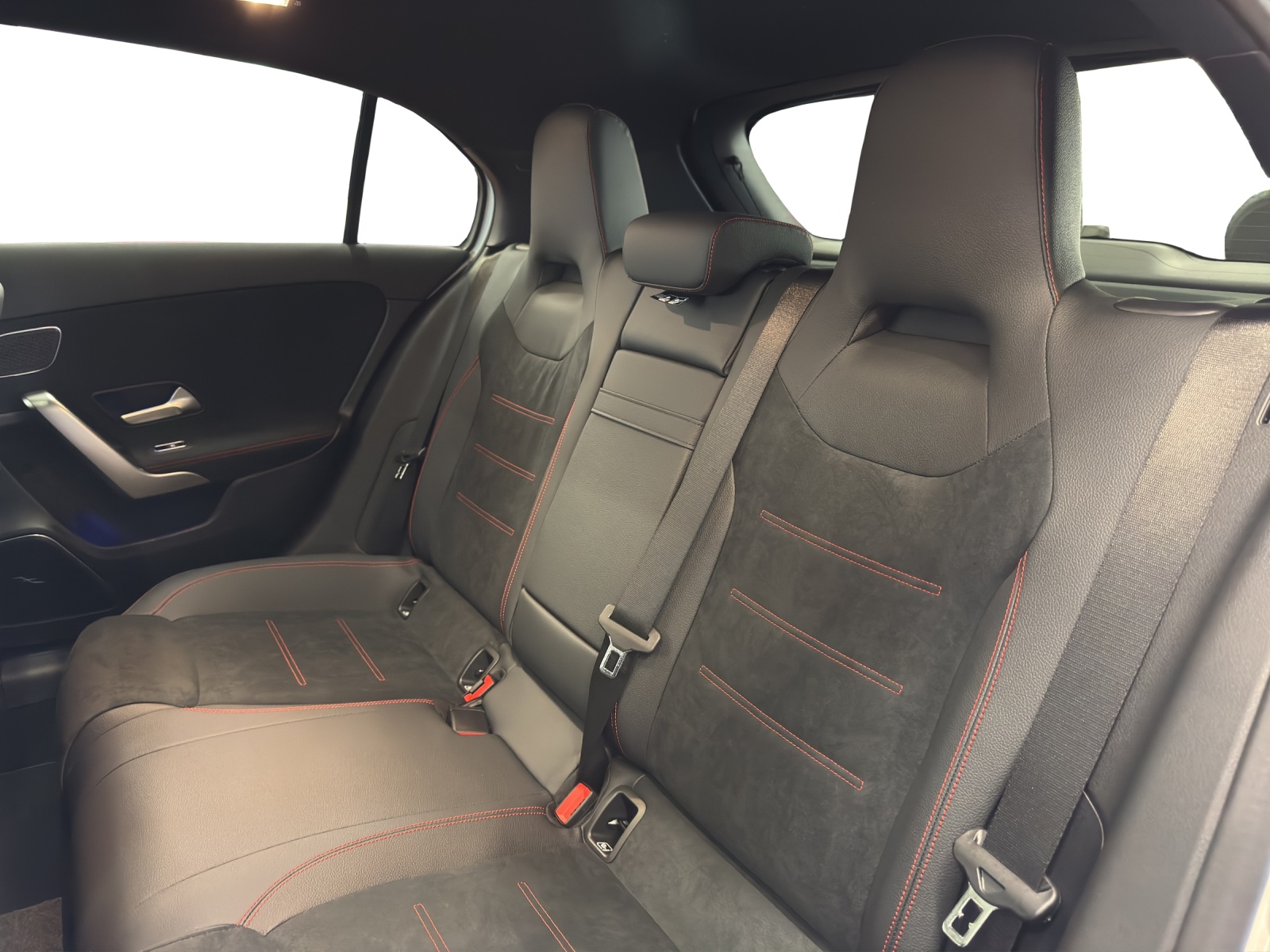 MERCEDES-BENZ A 220 4Matic 8G-DCT-image-17