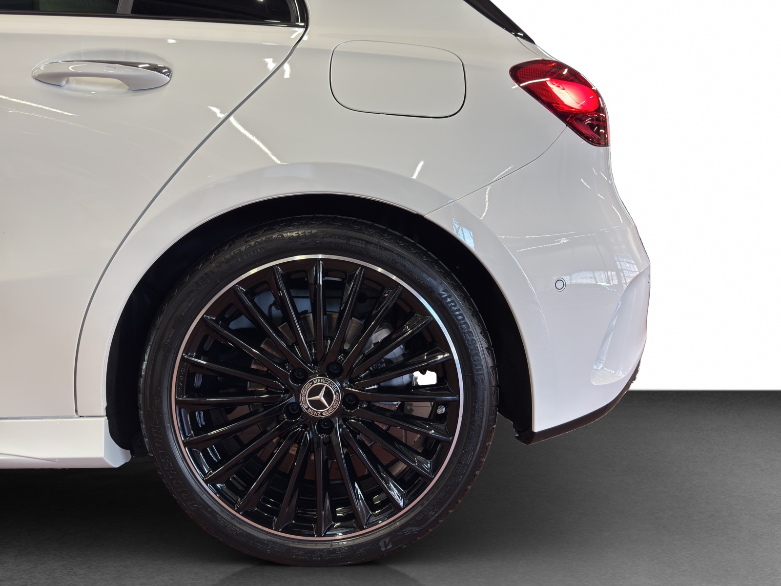 MERCEDES-BENZ A 220 4Matic 8G-DCT-image-22
