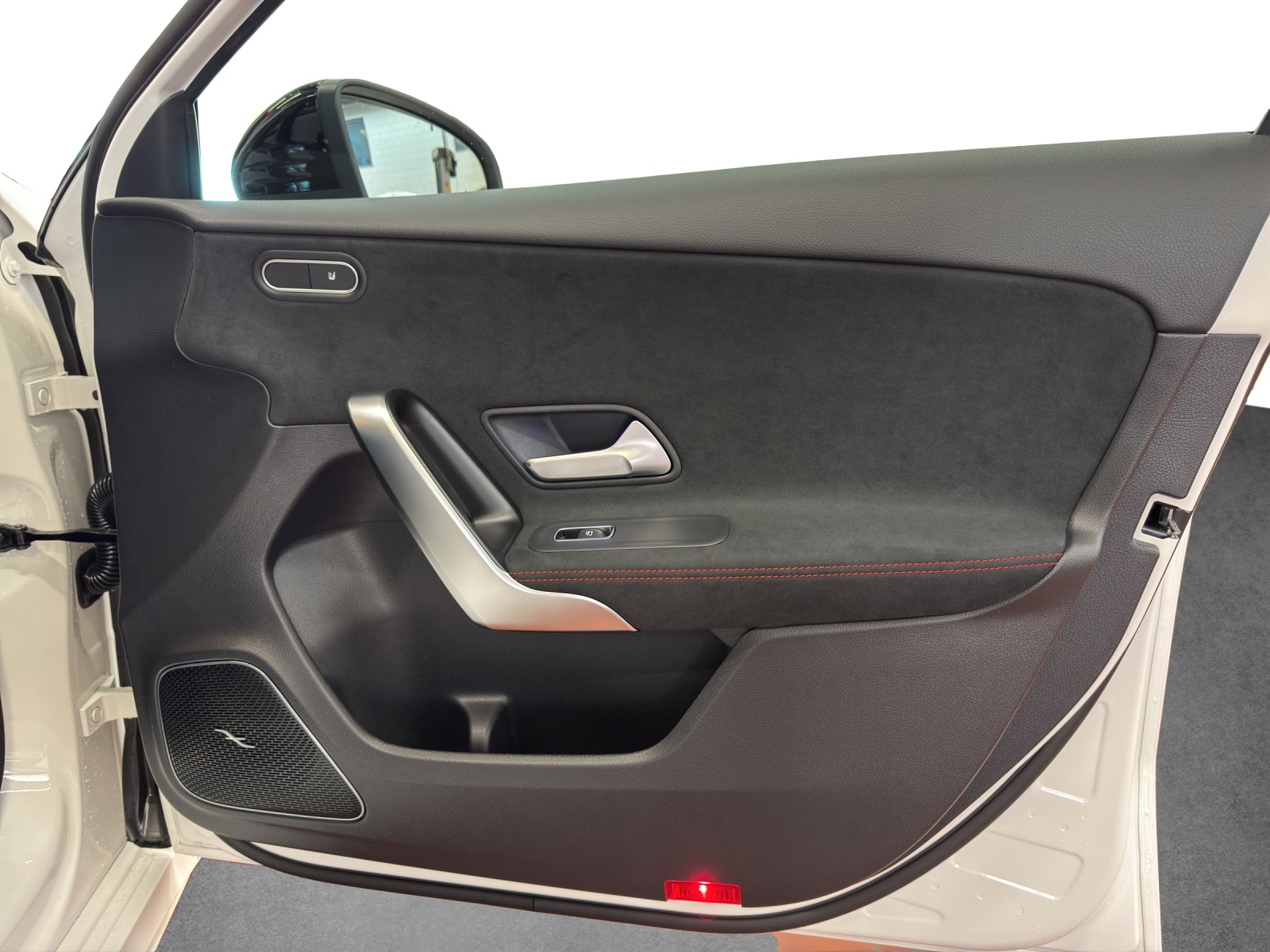 MERCEDES-BENZ A 220 4Matic 8G-DCT-image-15