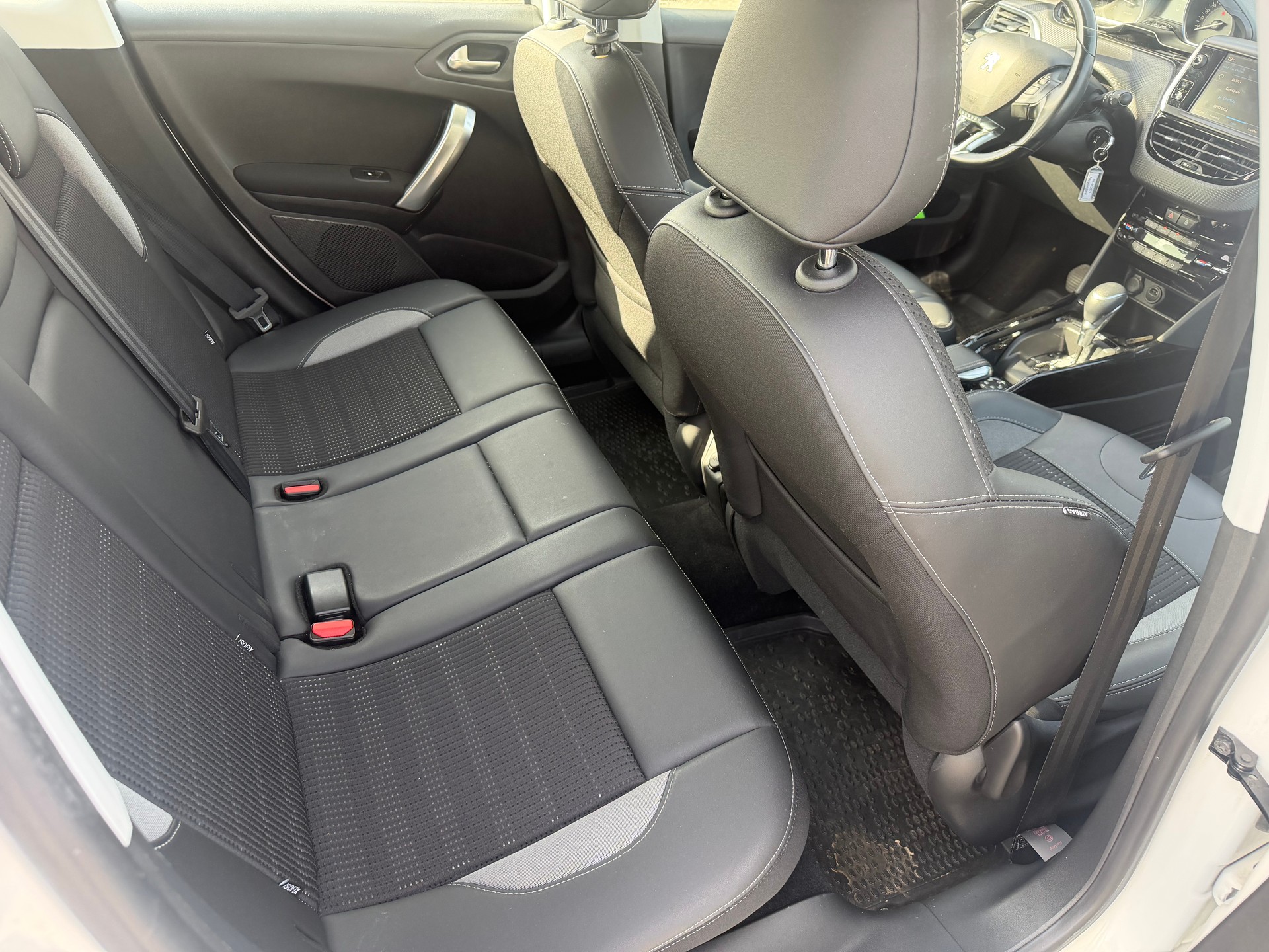 PEUGEOT 2008 1.5 BlueHDi Allure EAT-image-7