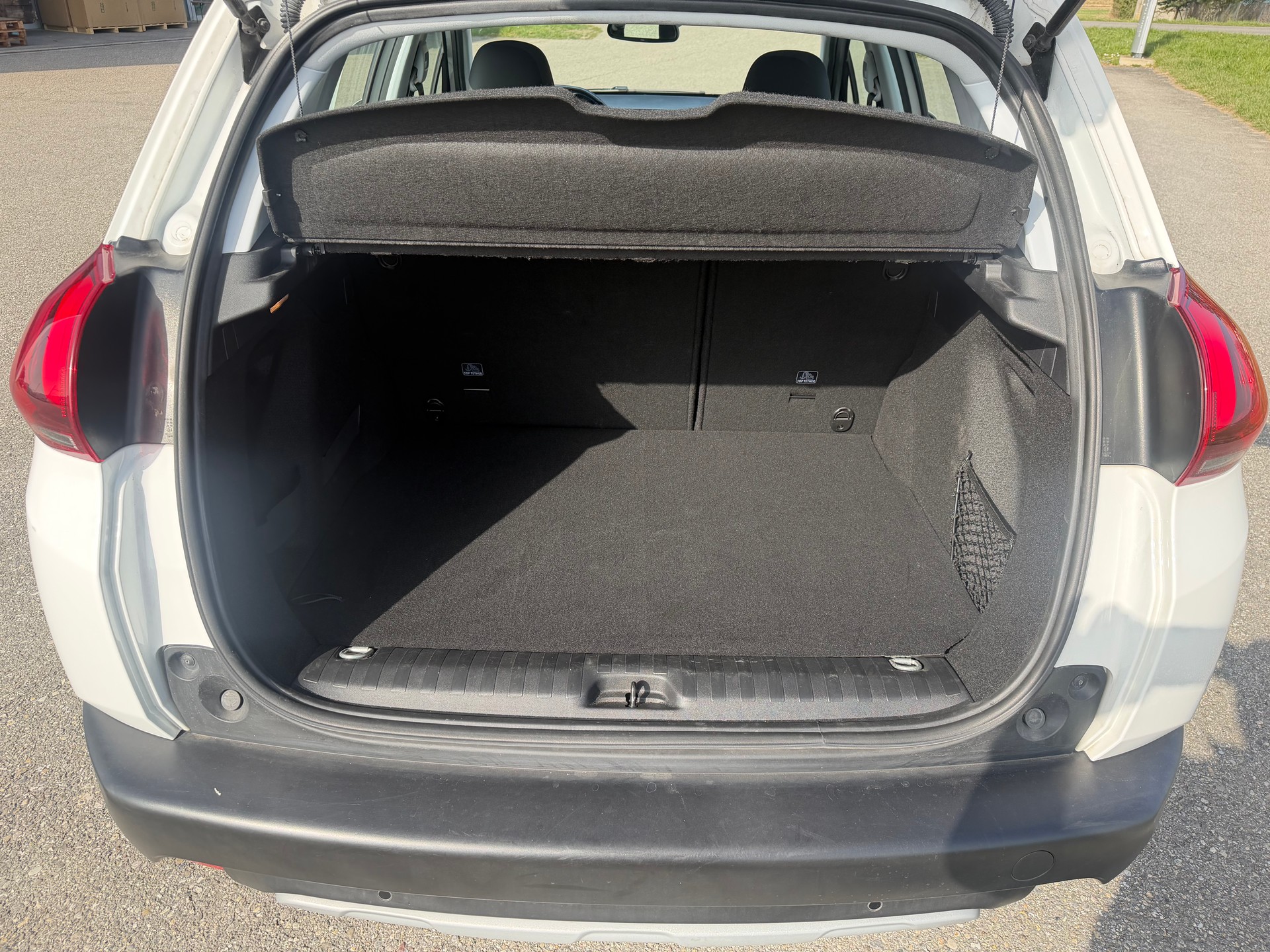 PEUGEOT 2008 1.5 BlueHDi Allure EAT-image-5