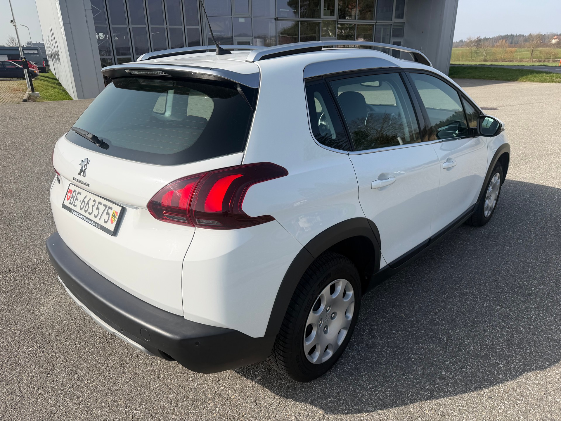 PEUGEOT 2008 1.5 BlueHDi Allure EAT-image-3
