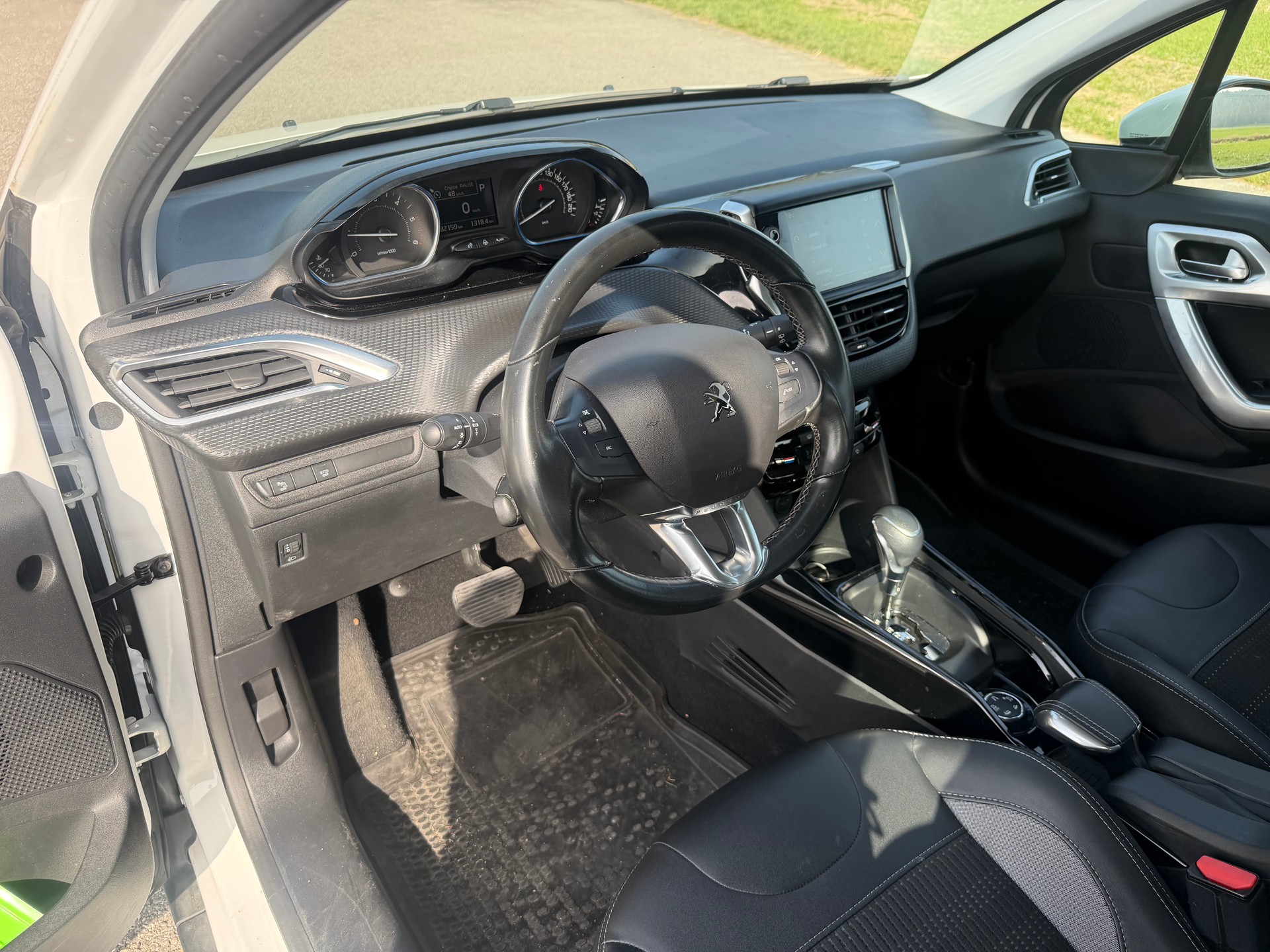 PEUGEOT 2008 1.5 BlueHDi Allure EAT-image-6