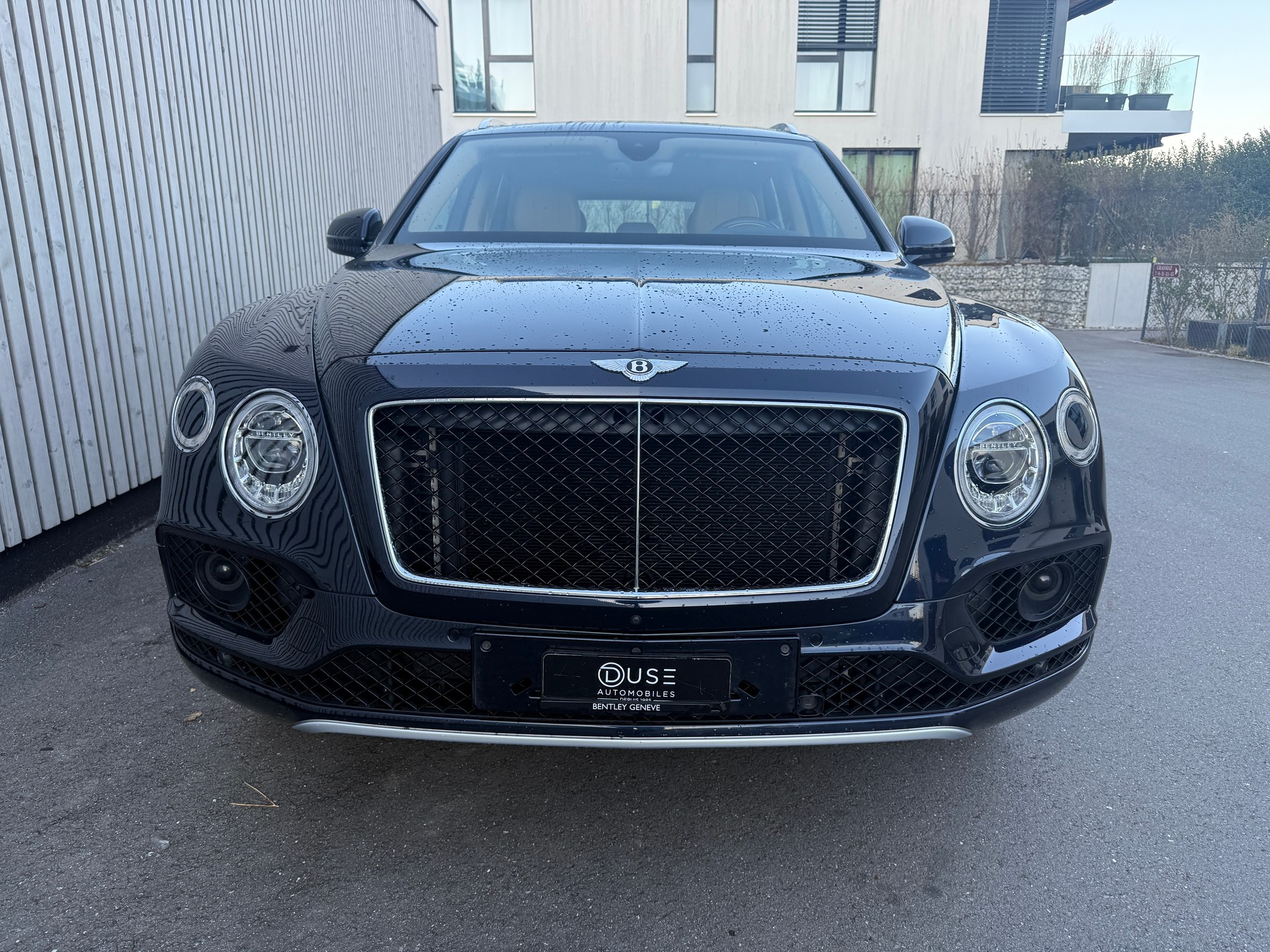 BENTLEY Bentayga V8-image-3