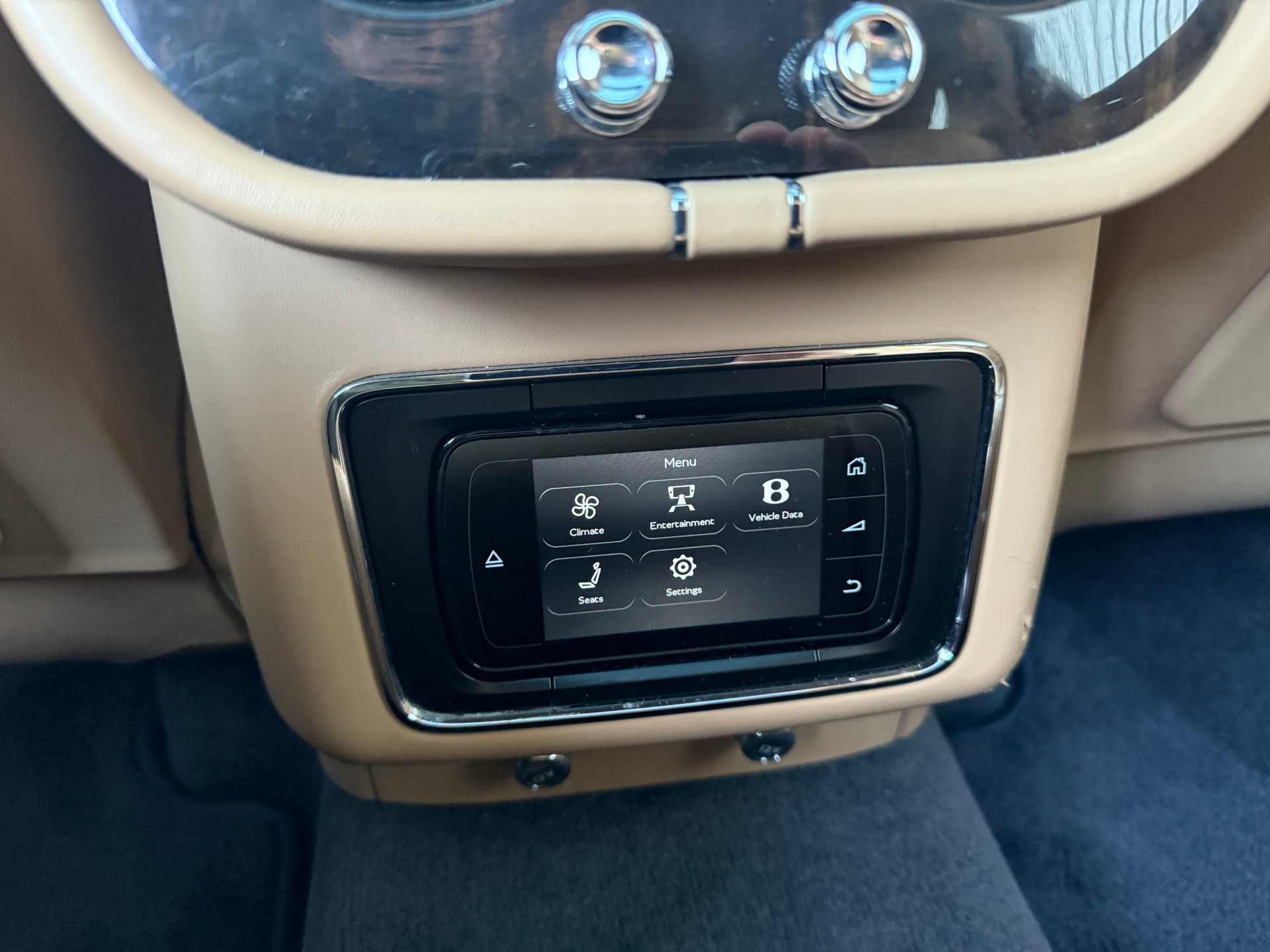 BENTLEY Bentayga V8-image-13