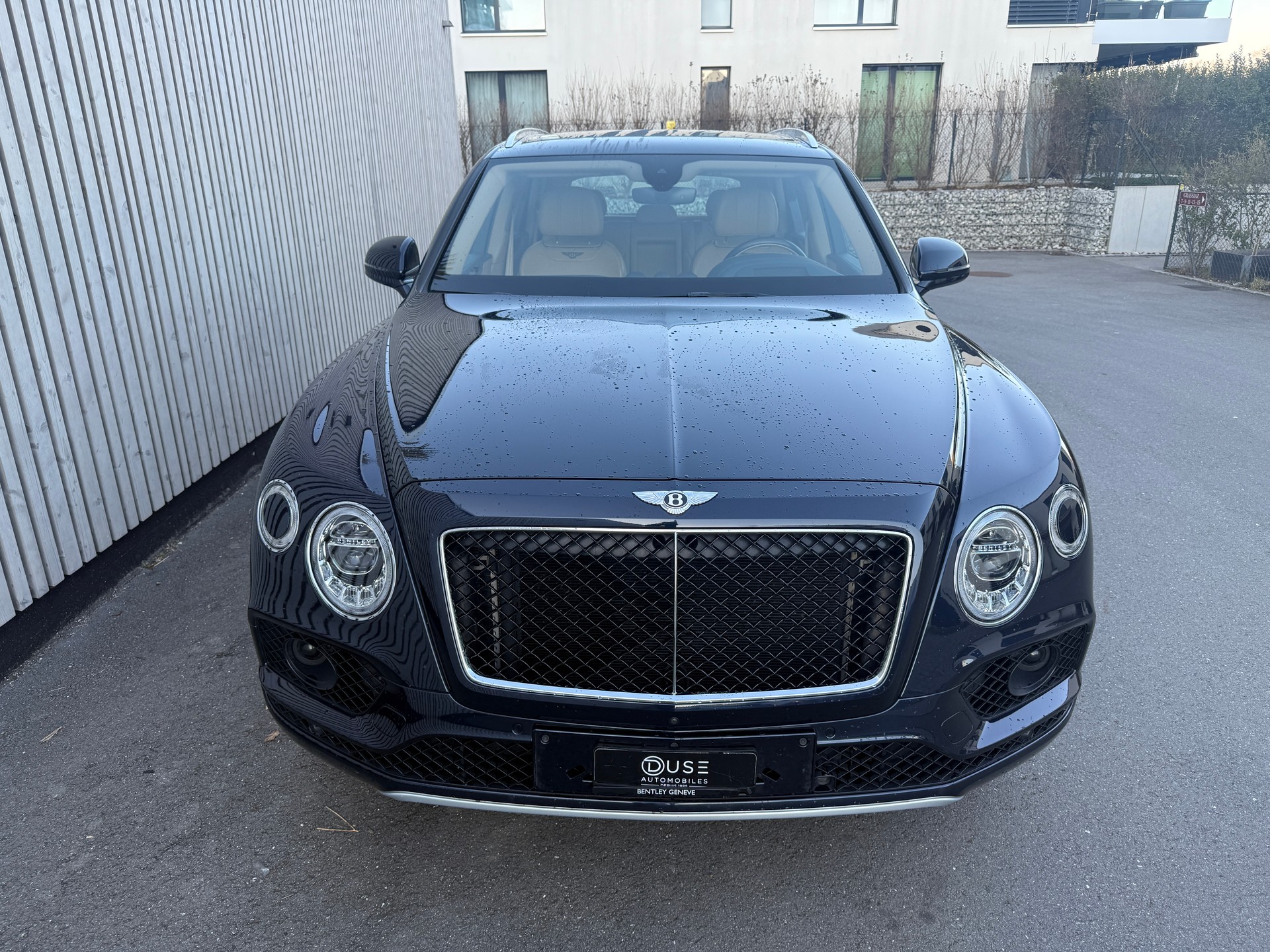 BENTLEY Bentayga V8-image-2