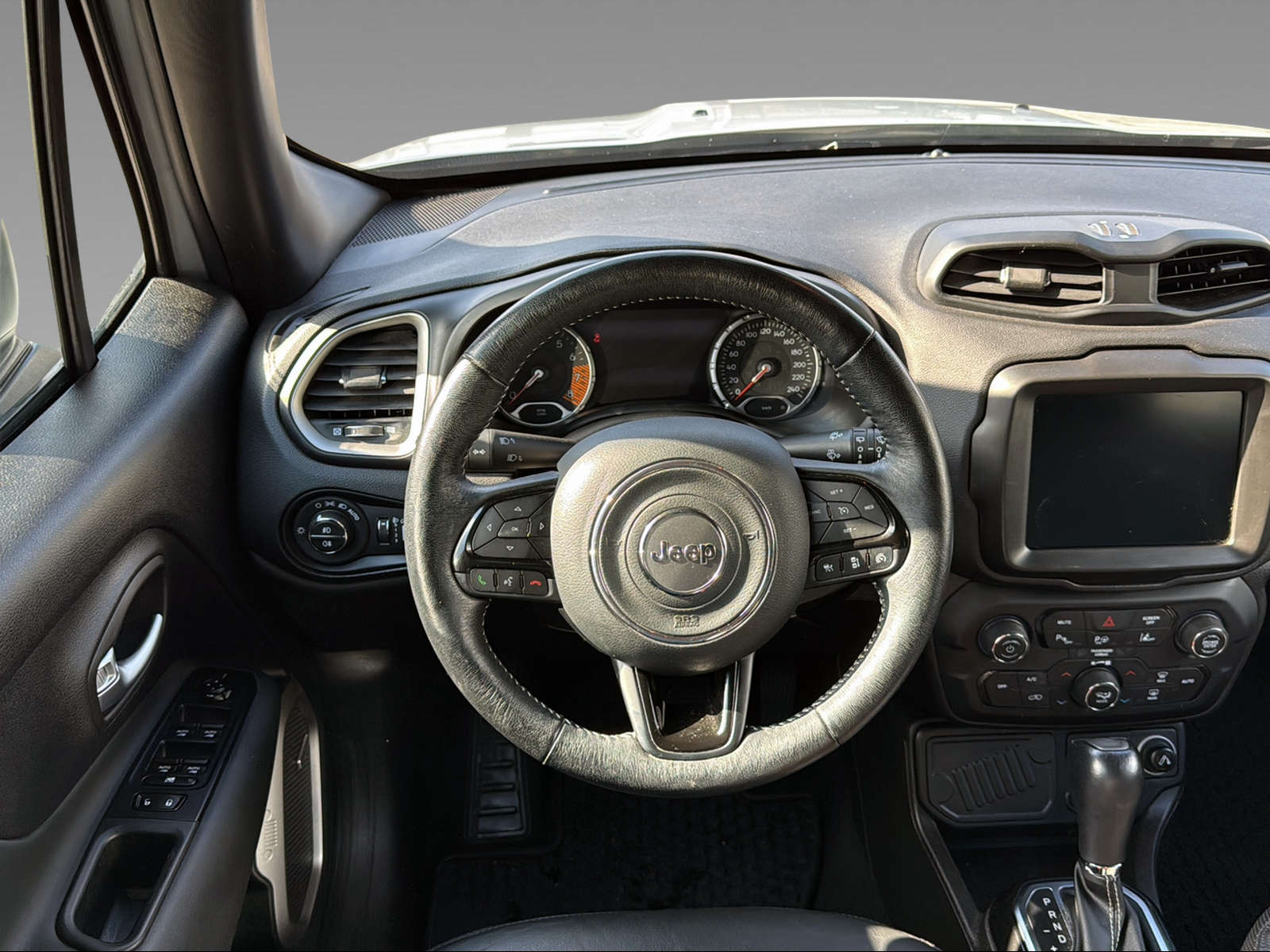JEEP Renegade 1.3 Turbo 80th Anniversary-image-6