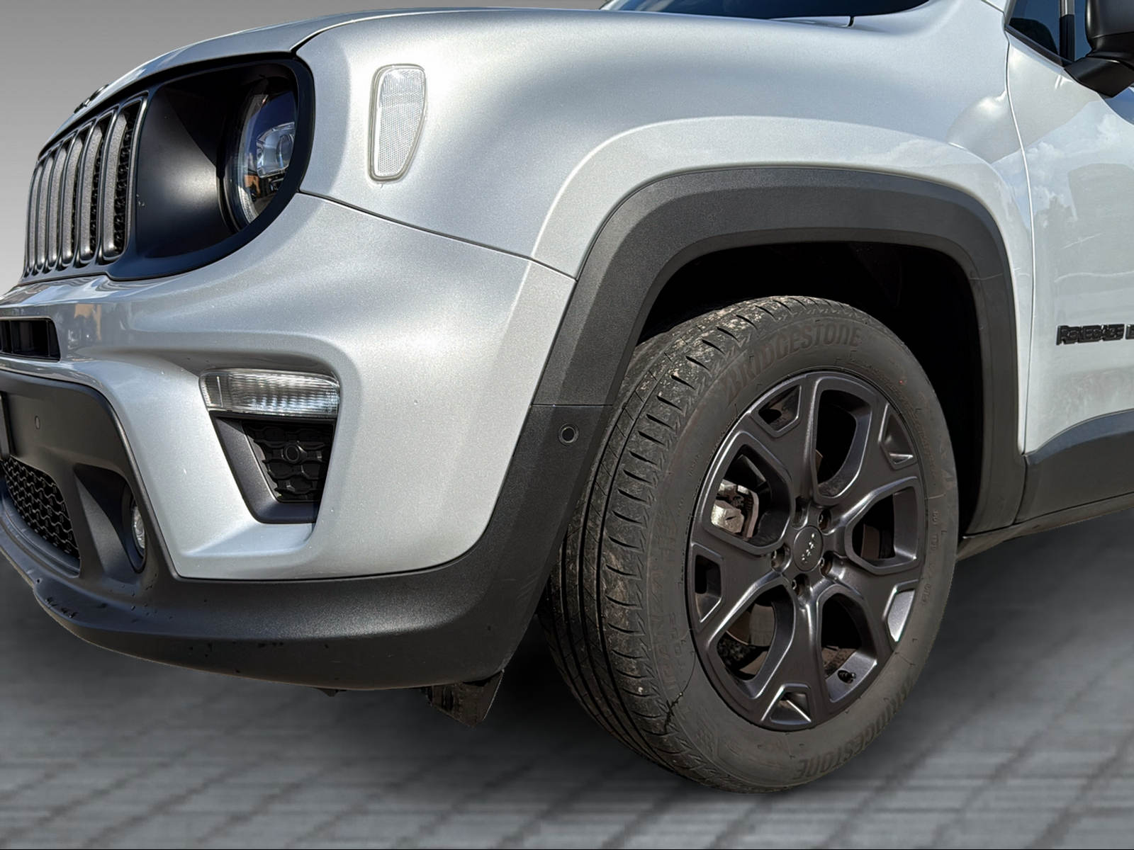 JEEP Renegade 1.3 Turbo 80th Anniversary-image-15