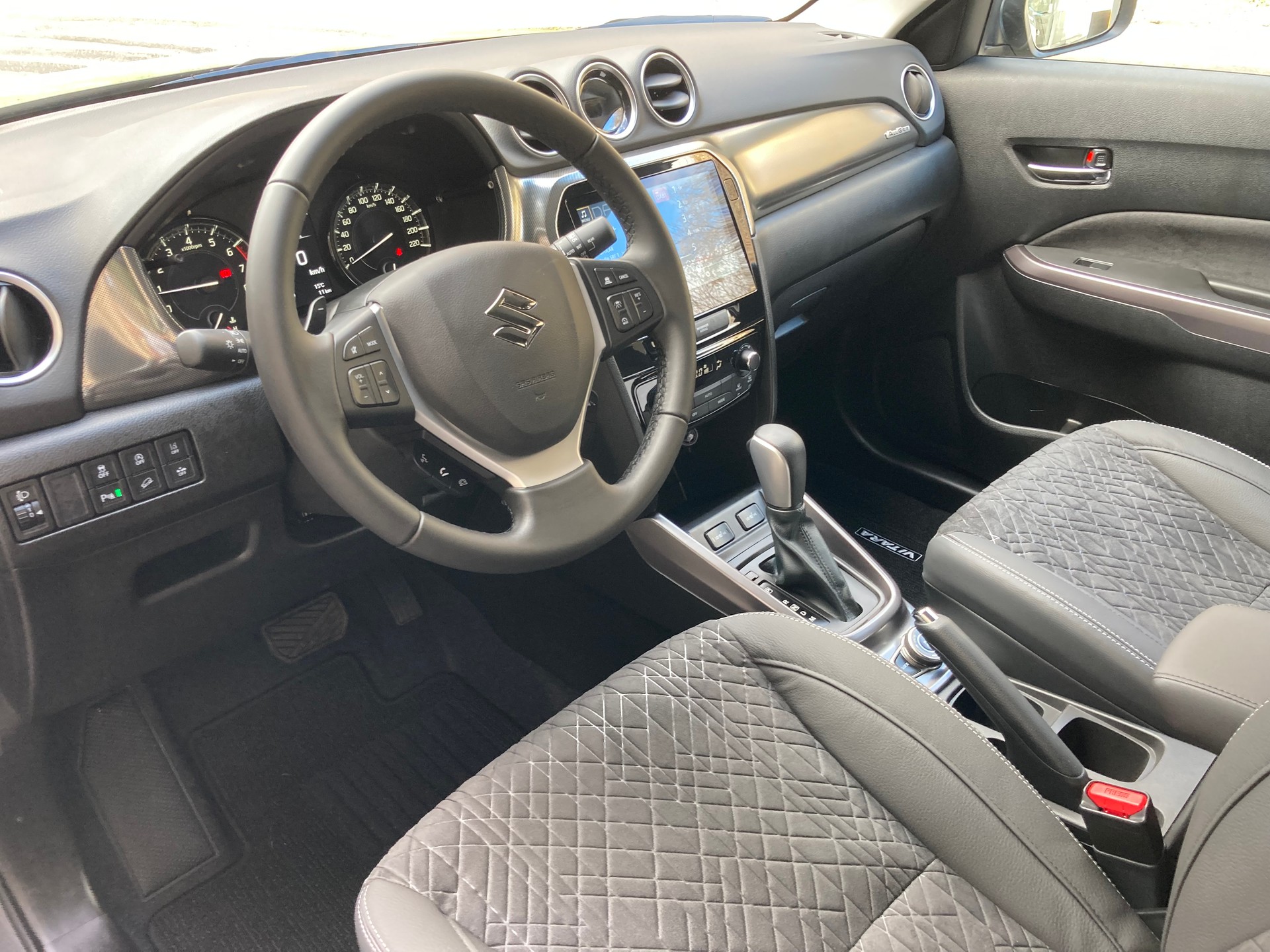 SUZUKI Vitara 1.4 Boosterjet Compact Top 4x4 Hybrid Automatic-image-7