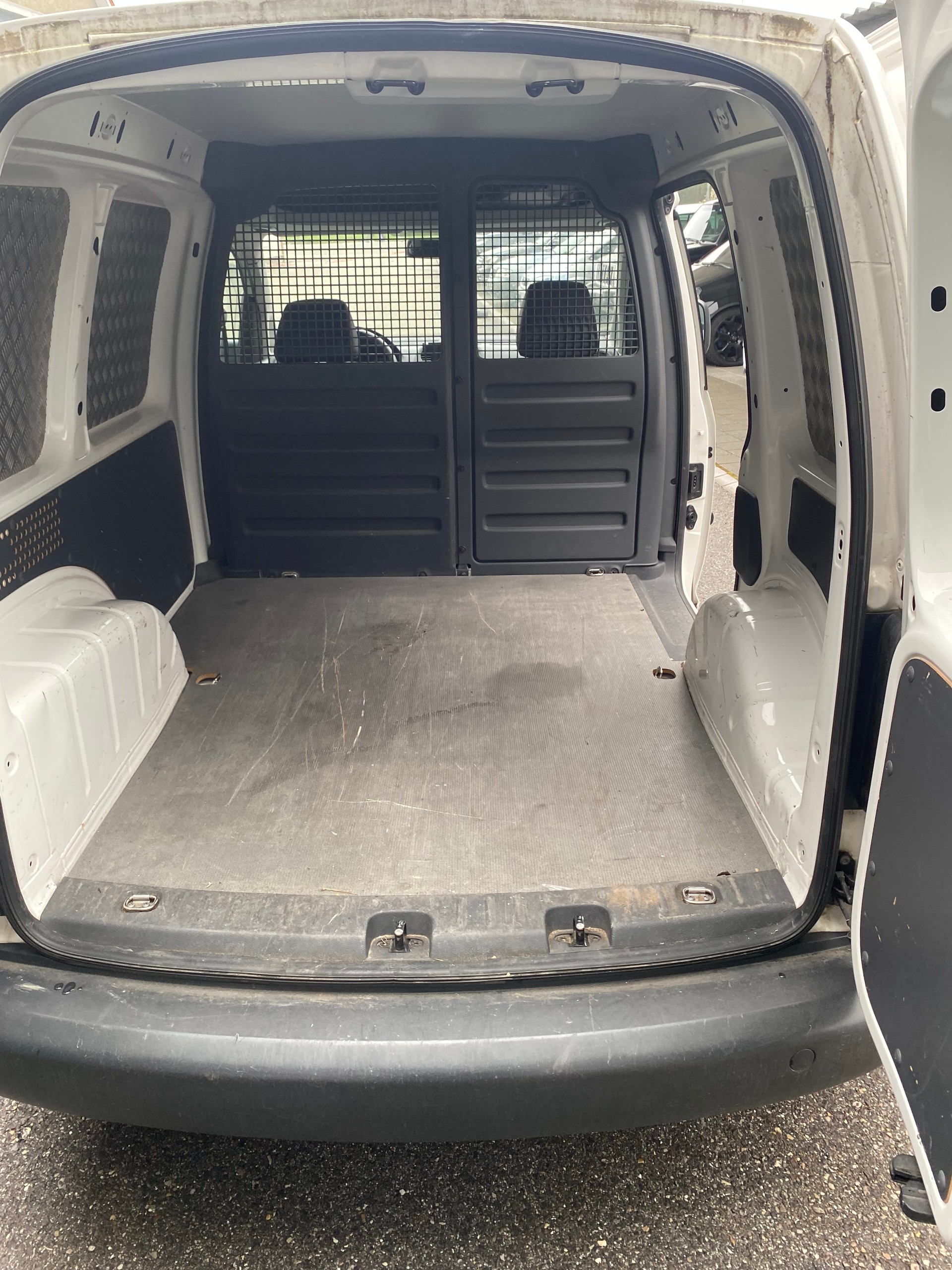 VW Caddy 1.2 TSI-image-11