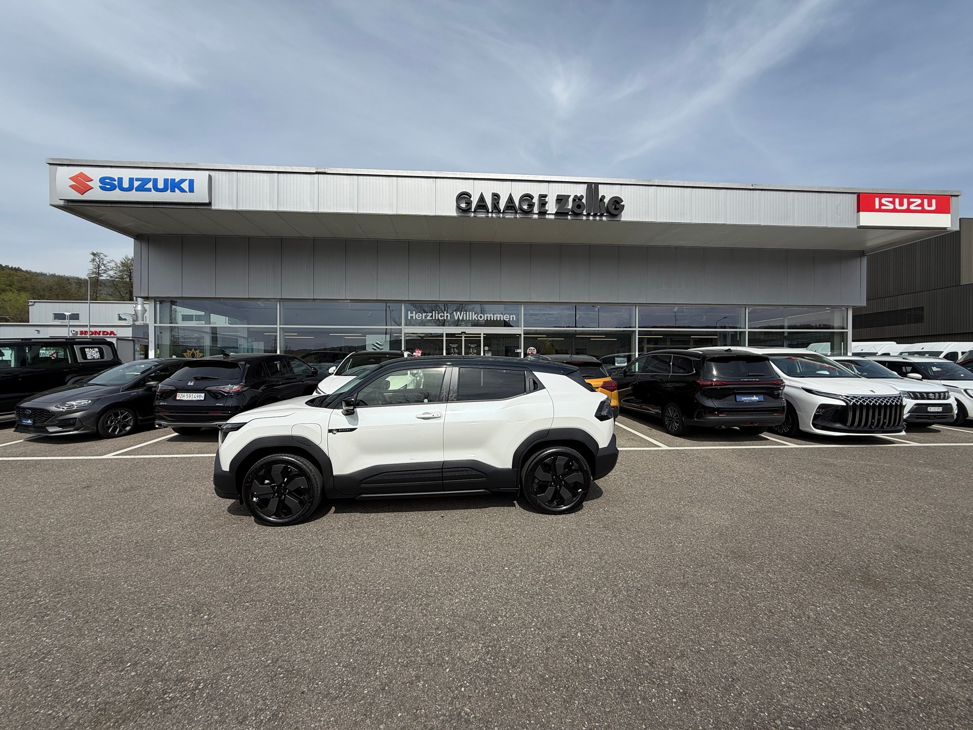 SUZUKI e-Vitara 61kWh Sakura Top 4x4-showroom-element-2