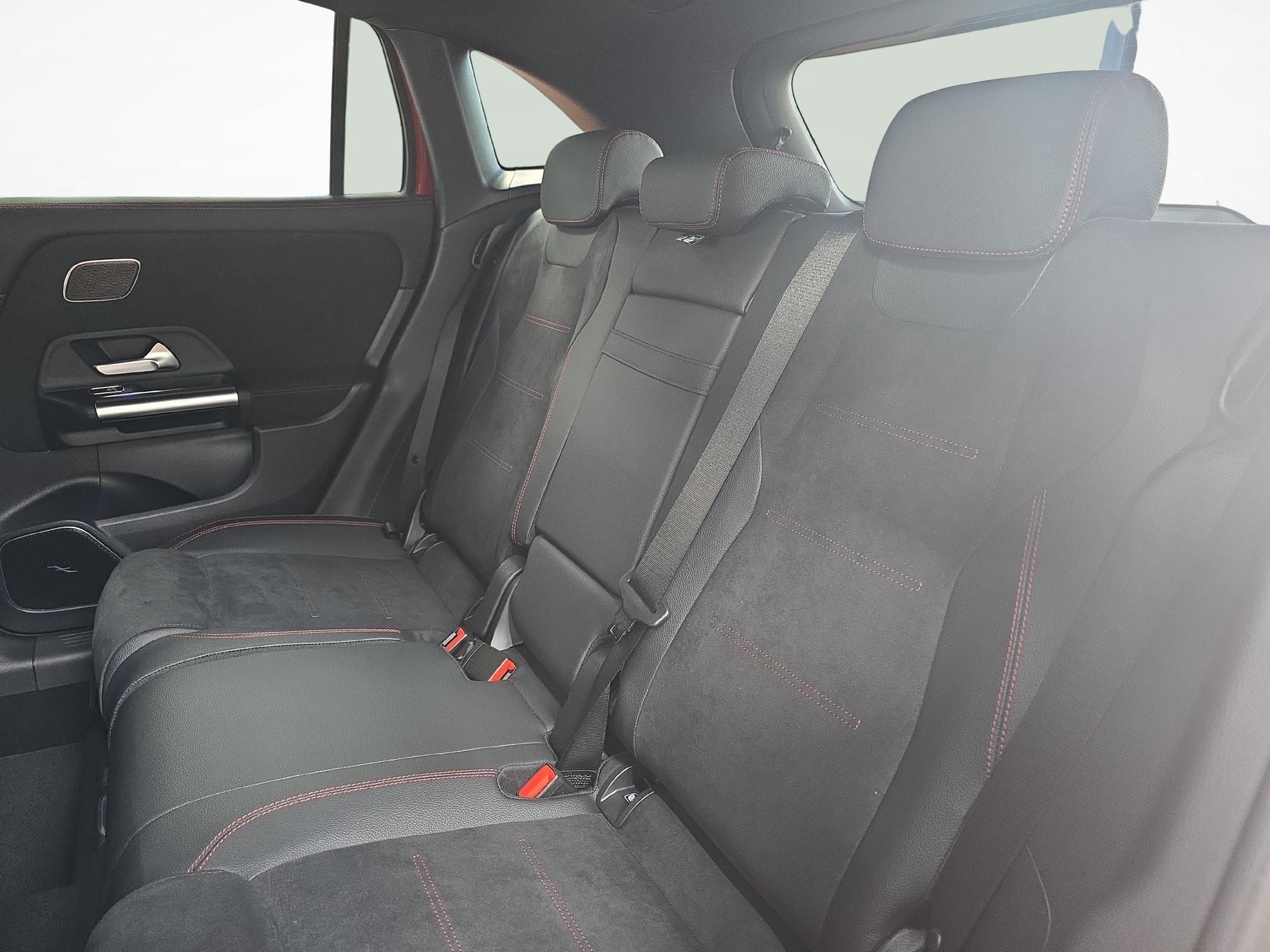 MERCEDES-BENZ GLA 250 e EQ Star AMG Line-image-8