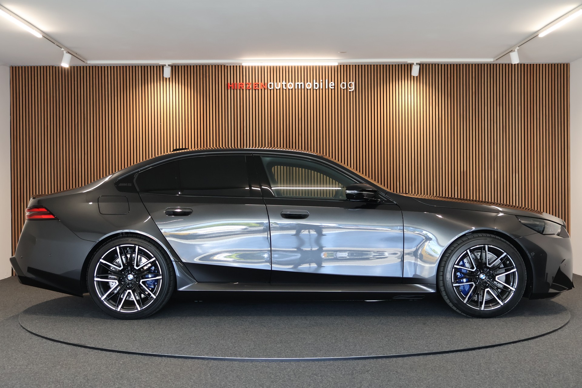 BMW M5 xDrive-image-5