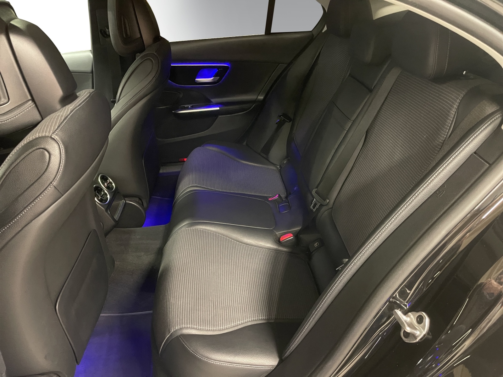 MERCEDES-BENZ C 220d Avantgarde 4Matic-image-9