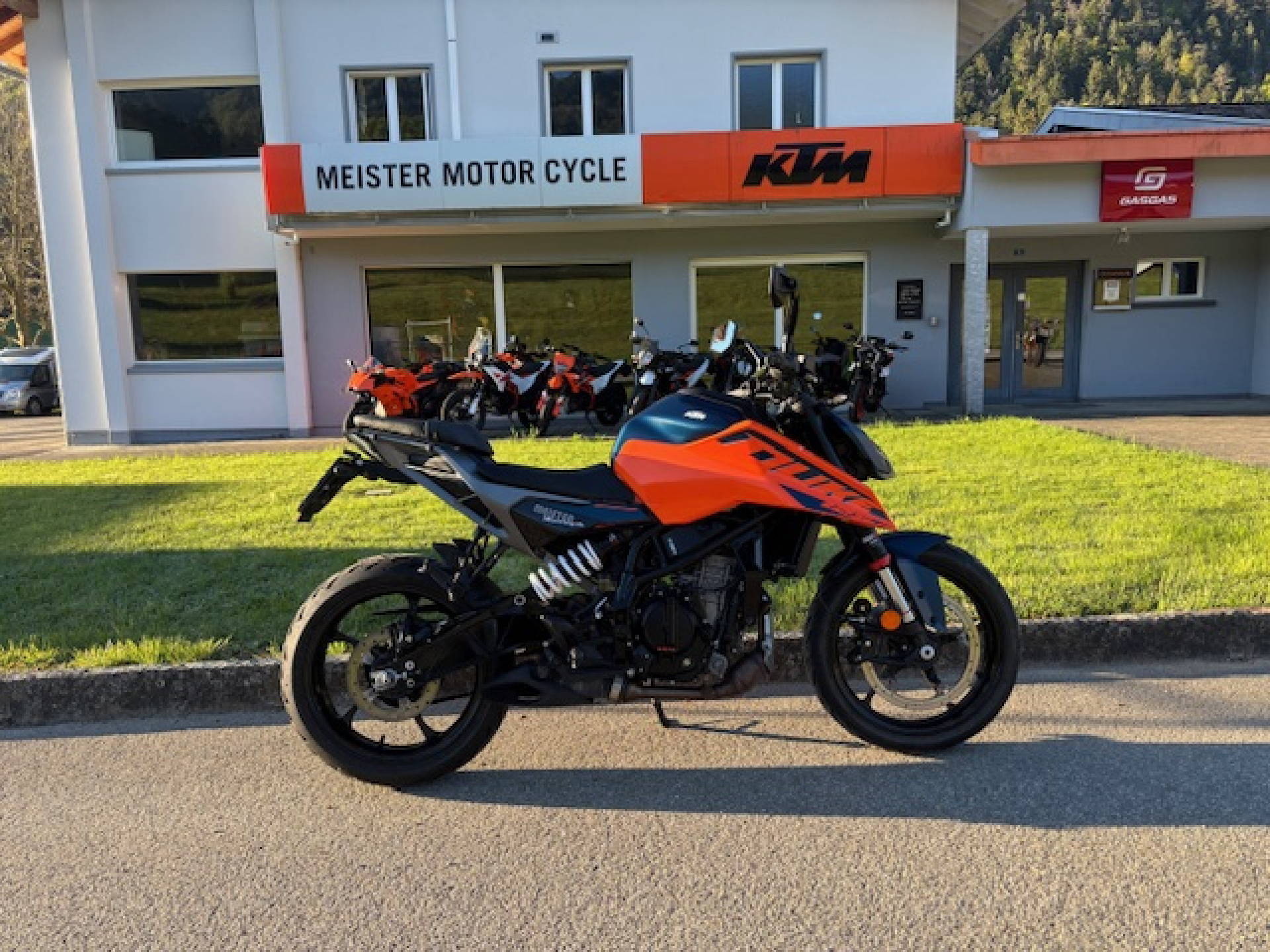 KTM 125 Duke-image-0