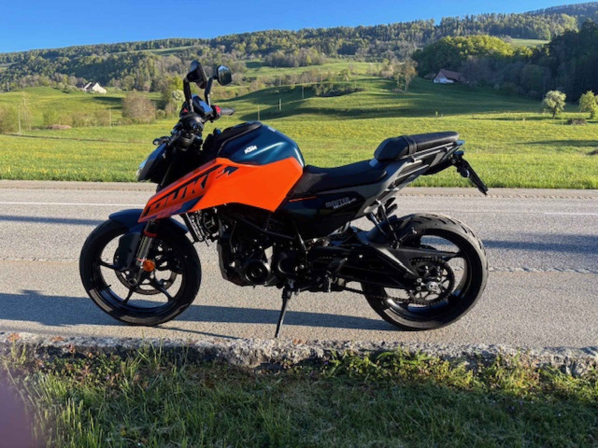 KTM 125 Duke-image-1
