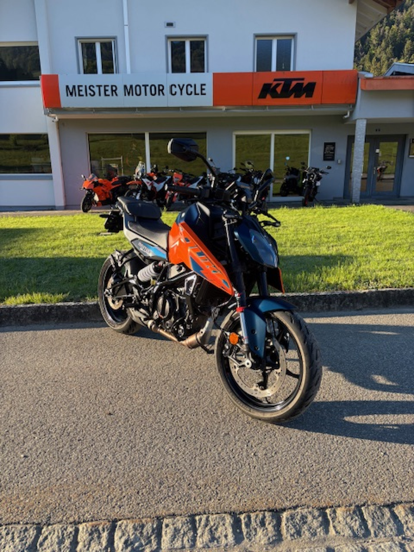 KTM 125 Duke-image-2