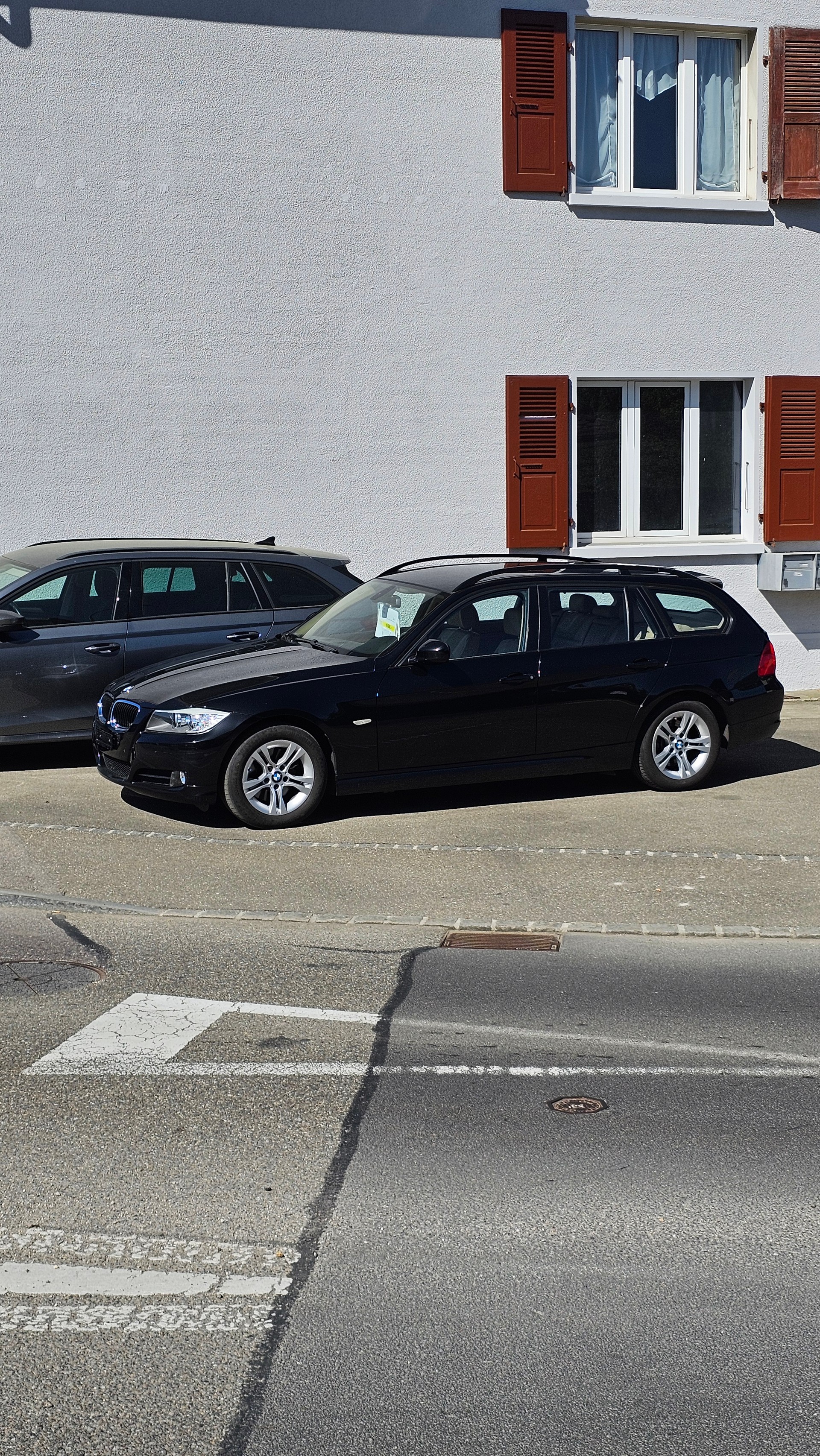 BMW 320i Touring-image-0