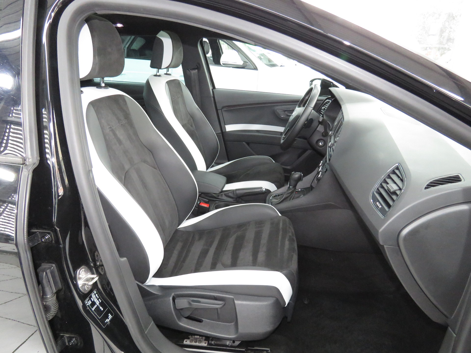SEAT Leon ST 2.0 TSI Cupra 290 PS DSG (Automat)-image-11